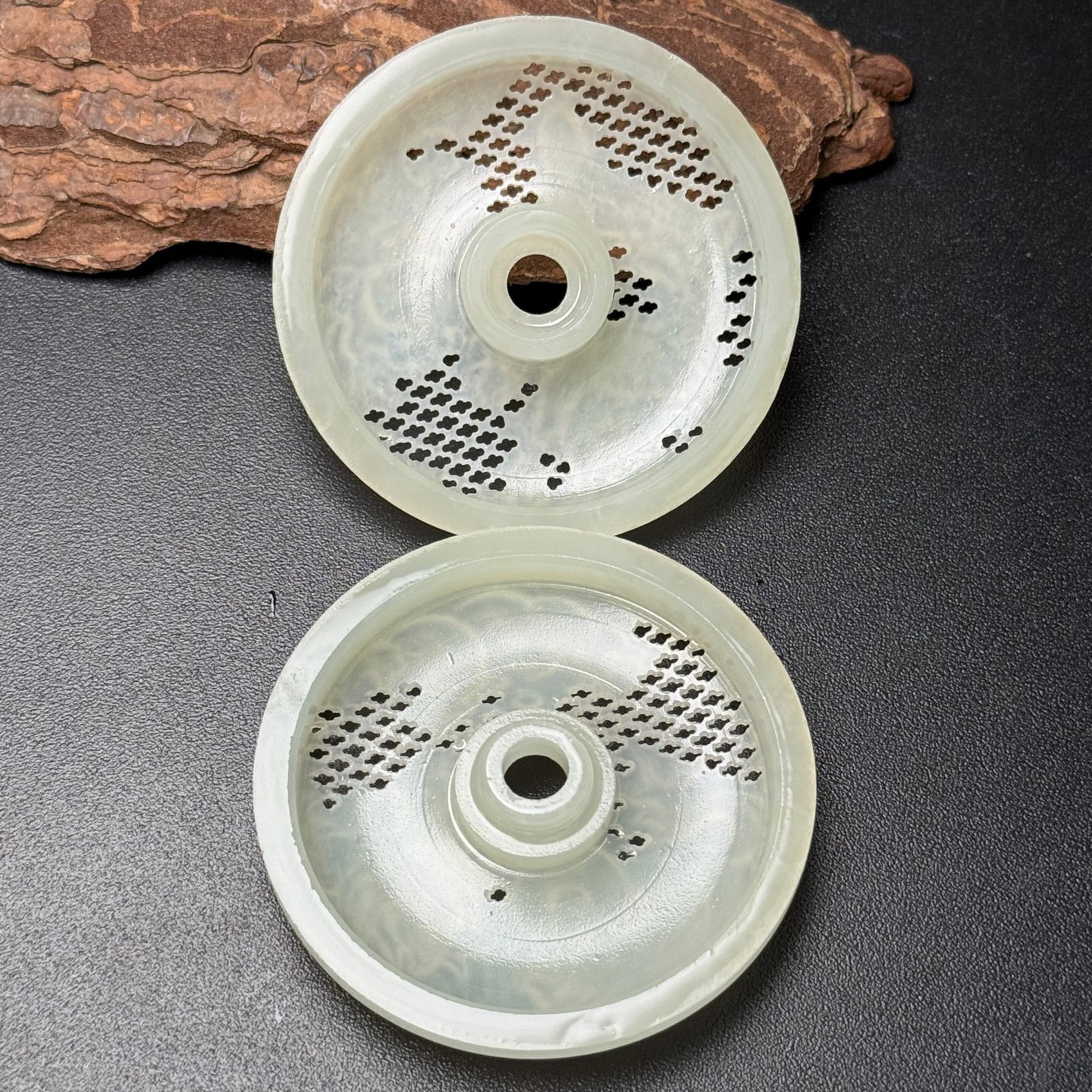 An Exquisite White Jade Dragon Pattern Pendant - 4