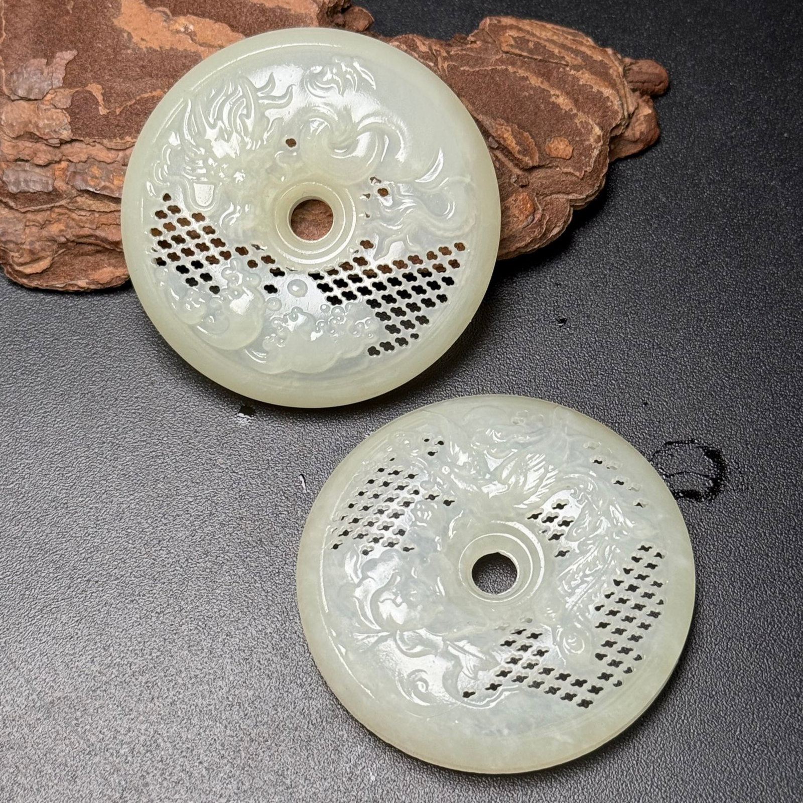 An Exquisite White Jade Dragon Pattern Pendant - 5