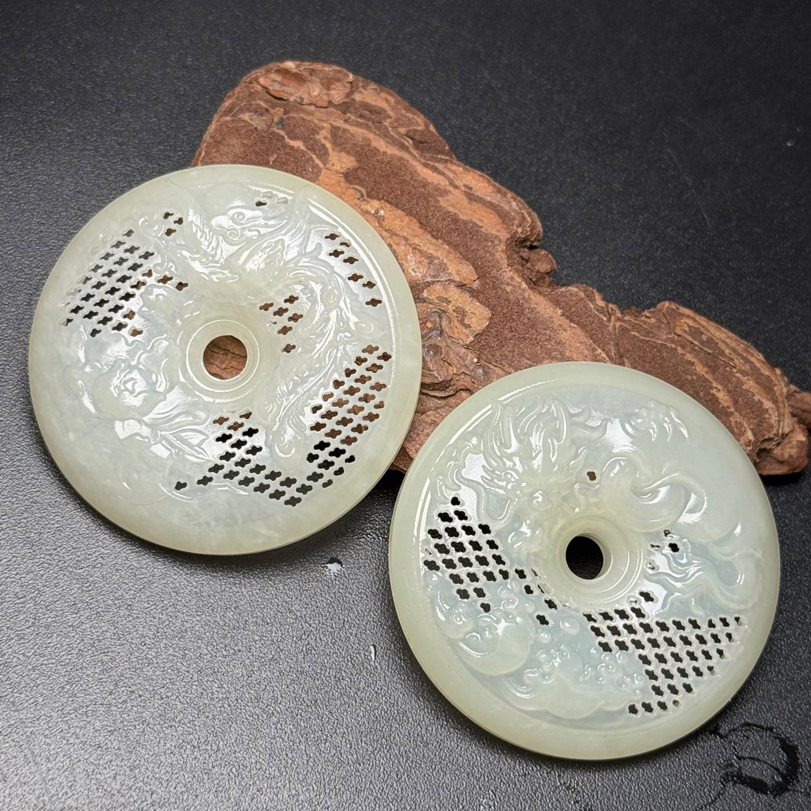 An Exquisite White Jade Dragon Pattern Pendant - 6