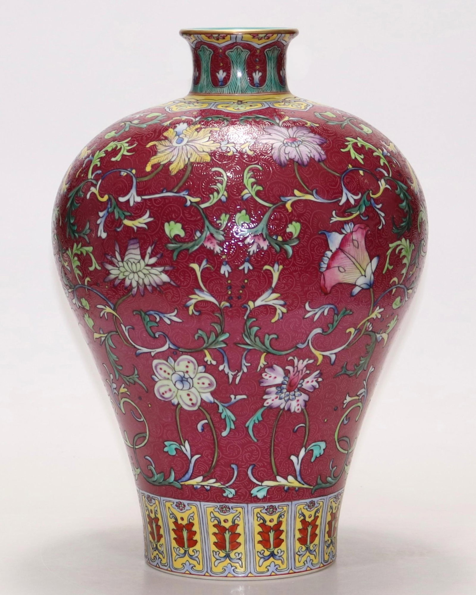 An Exquisite Ruby Red-Glazed Lotus Pattern Vase - 2