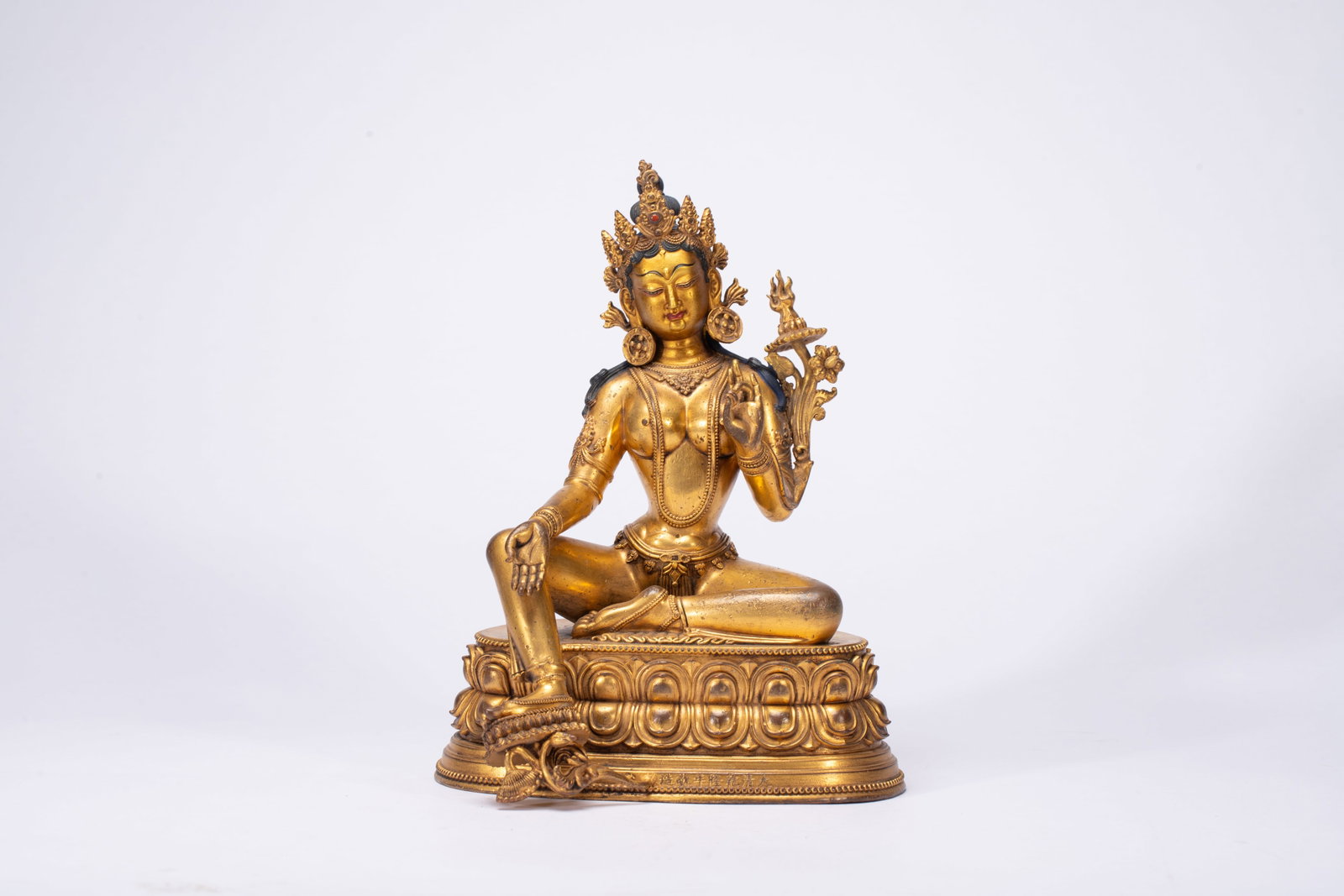 A Solemn Gilt Bronze Statue of Tara: A Solemn Gilt Bronze Statue of Tara,Qing Dynasty,China,Qianlong Mark,Size:6.1inx5.1inx8.3in,Weight:1770g