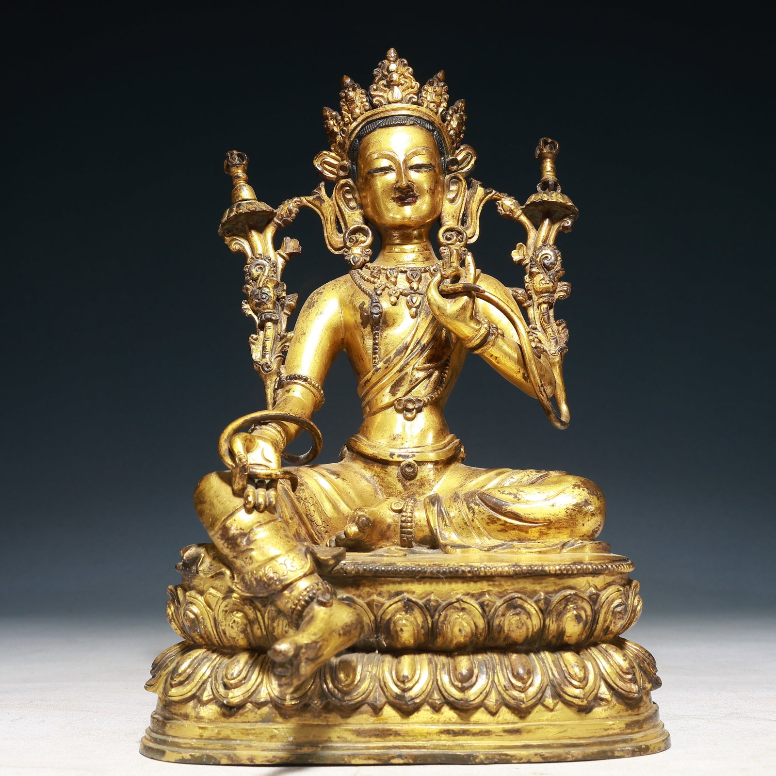 A Solemn Gilt Bronze Statue of Tara: A Solemn Gilt Bronze Statue of Tara,Qing Dynasty,China,Size:7.5inx5.5inx11.8in,Weight:4800g 铜鎏金度母像,中国清代