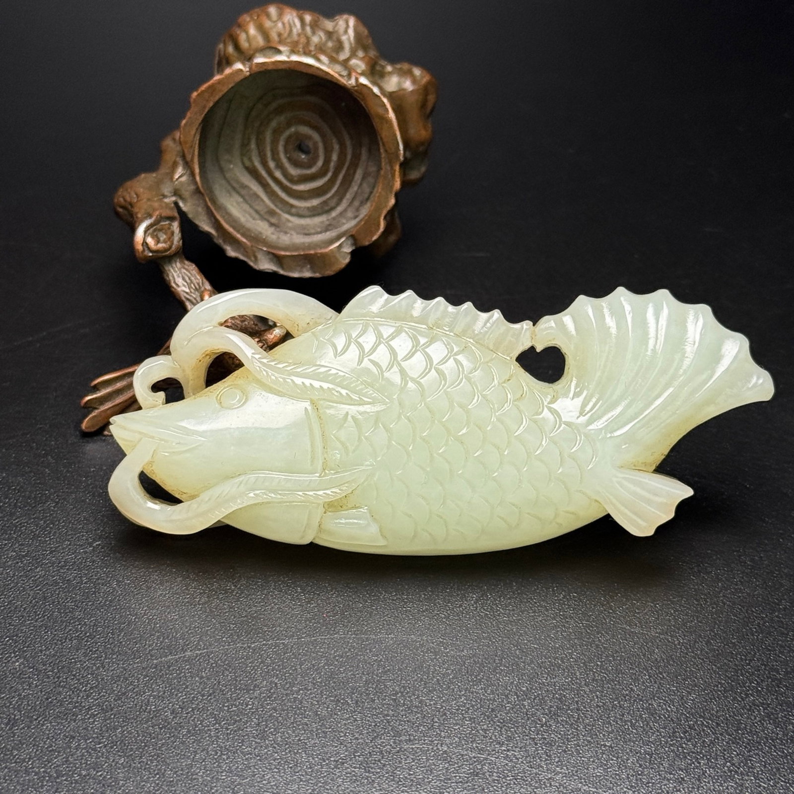 An Exquisite White Jade Fish Ornament: An Exquisite White Jade Fish Ornament,Qing Dynasty,China,Size:93mmx38mmx16mm,Weight:82g 白玉鱼摆件,中国清代