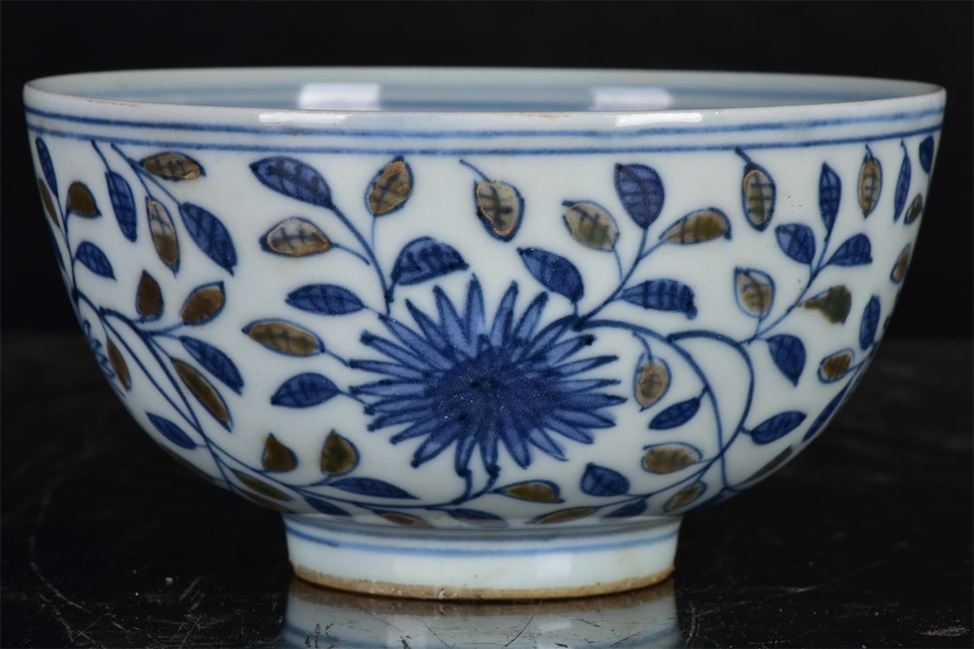 An Exquisite Blue and White Jiacai Flower Pattern Bowl: An Exquisite Blue and White Jiacai Flower Pattern Bowl,Ming Dynasty,China,Wanli Six-Character Mark,Size:2.4inx4.7in 青花加彩花卉纹碗,中国