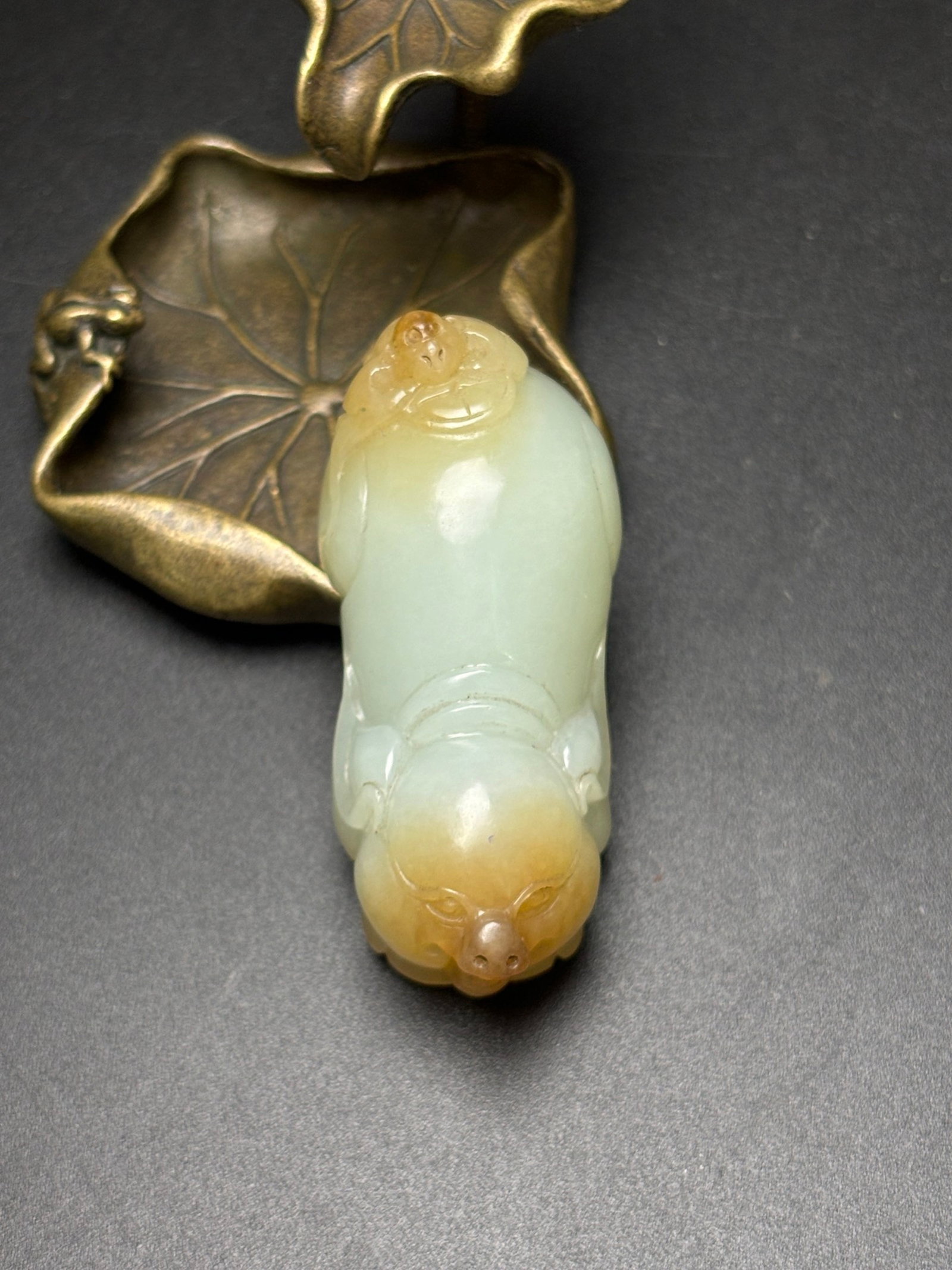 An Exquisite White Jade Pig Ornament: An Exquisite White Jade Pig Ornament,Qing Dynasty,China,Size:55mmx22mmx25mm,Weight:50g 白玉猪摆件,中国清代