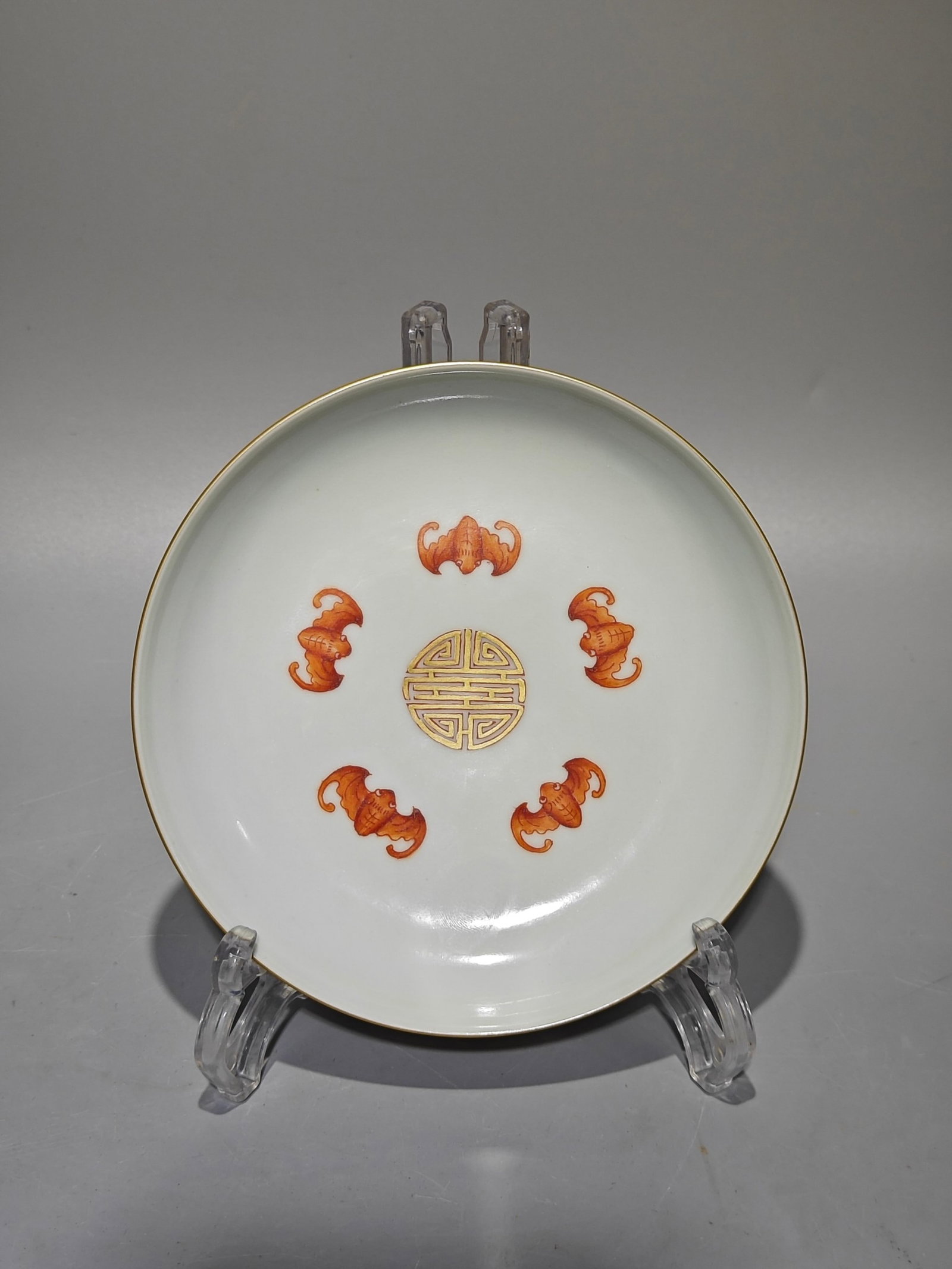 An Exquisite Enamel Bats and Peach Pattern Plate: An Exquisite Enamel Bats and Peach Pattern Plate,Qing Dynasty,China,Qianlong Six-character Mark,Size:6in 珐琅彩福寿纹盘,中国清代,È