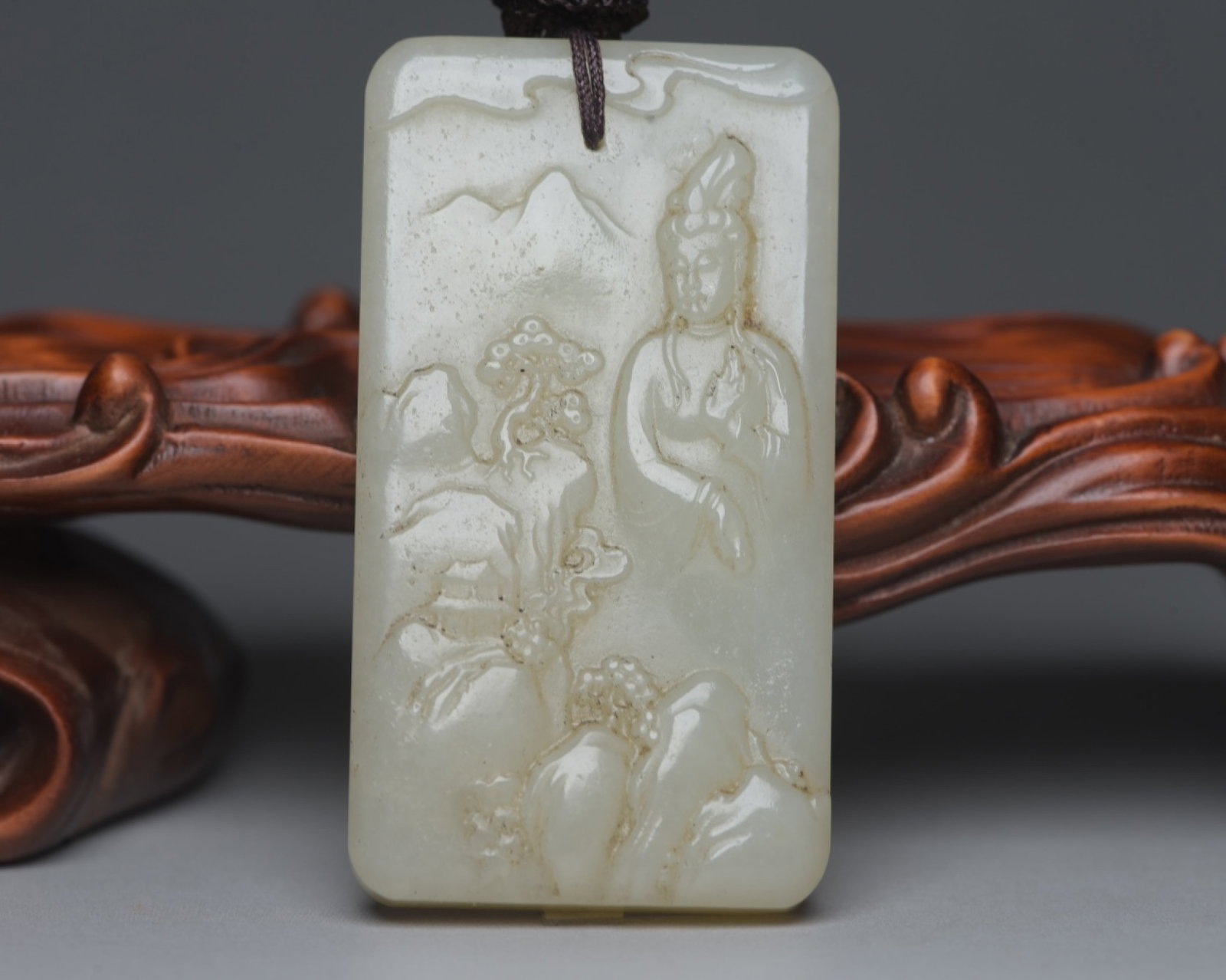 An Exquisite White Jade Statue of Avalokitesvara Pendant: An Exquisite White Jade Statue of Avalokitesvara Pendant,Qing Dynasty,China,Size:2.4inx1.3inx0.3in,Weight:41g 白玉观音像牌,中国清代