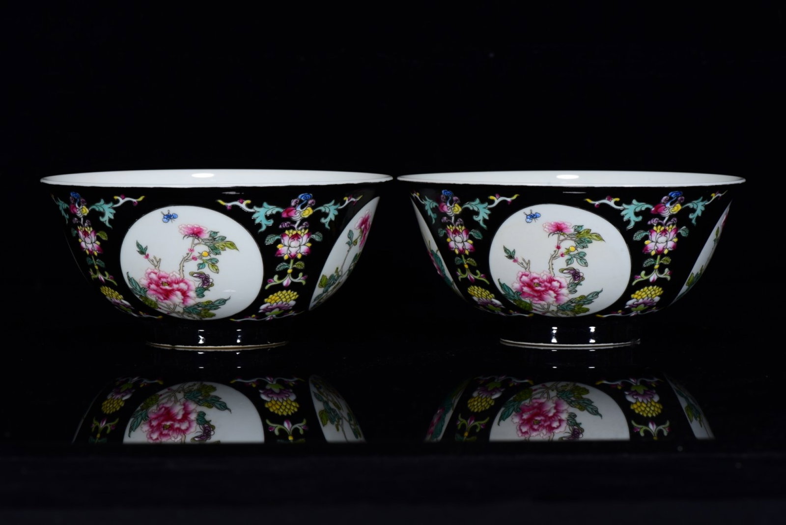 A Pair of Exquisite Famille-Rose Flower and Butterfly Pattern Bowls: A Pair of Exquisite Famille-Rose Flower and Butterfly Pattern Bowls,Qing Dynasty,China,Qianlong Four-Character Mark,Size:2.8inx5.9in 一对粉彩花卉蝴蝶