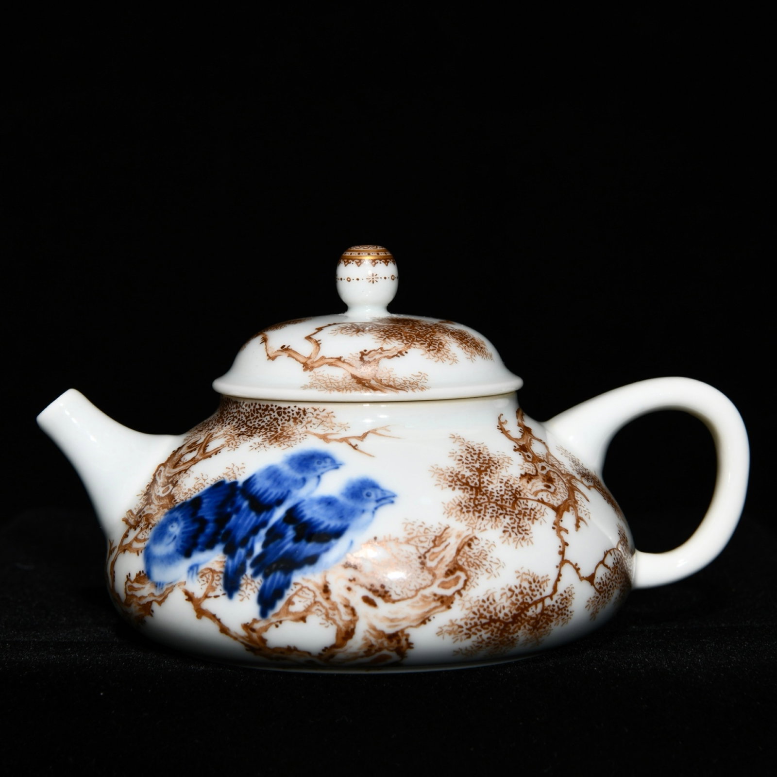 An Exquisite Blue and White Ink Color Flower and Bird Pattern Teapot: An Exquisite Blue and White Ink Color Flower and Bird Pattern Teapot,Qing Dynasty,China,Yongzheng Six-character Mark,Size:2.5inx4.4in 青花墨彩花鸟纹茶&#
