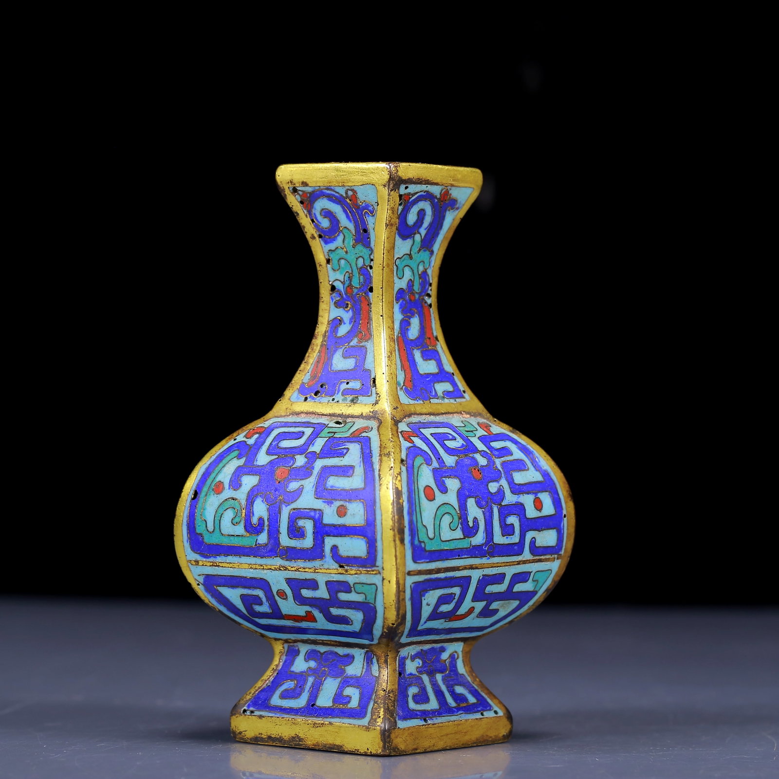 An Exquisite Cloisonne Chi-Dragon Pattern Vase (1 of 8)