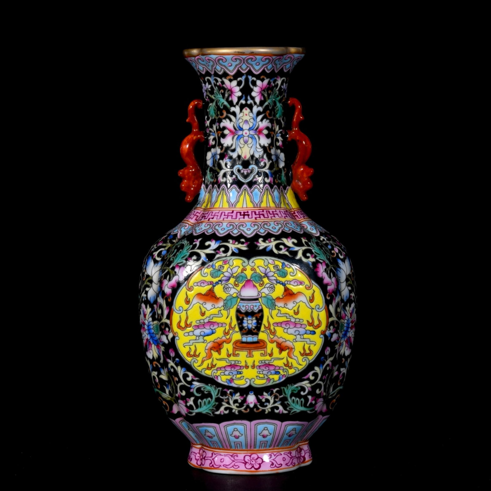 An Exquisite Enamel Painted Gold Bats and Peach Pattern Double-Ears Vase: An Exquisite Enamel Painted Gold Bats and Peach Pattern Double-Ears Vase,Qing Dynasty,China,Qianlong Four-Character Mark,Size:8.5inx4.4in 珐琅彩描金福寿ಬ