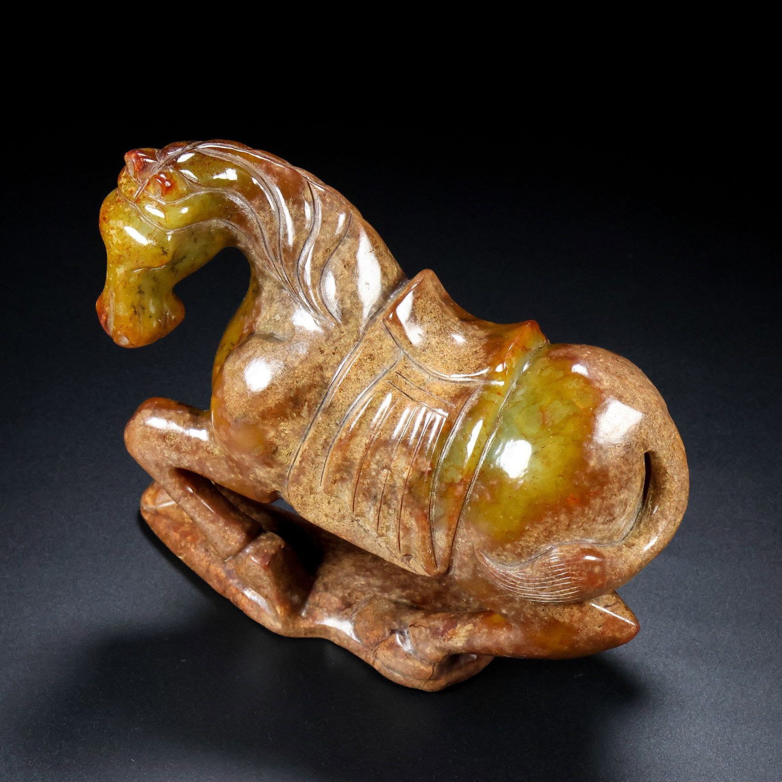 An Exquisite White Jade Horse Ornament: An Exquisite White Jade Horse Ornament,Qing Dynasty,China,Size:6.7inx2.8inx5.9in,Weight:1645g 白玉马摆件,中国清代