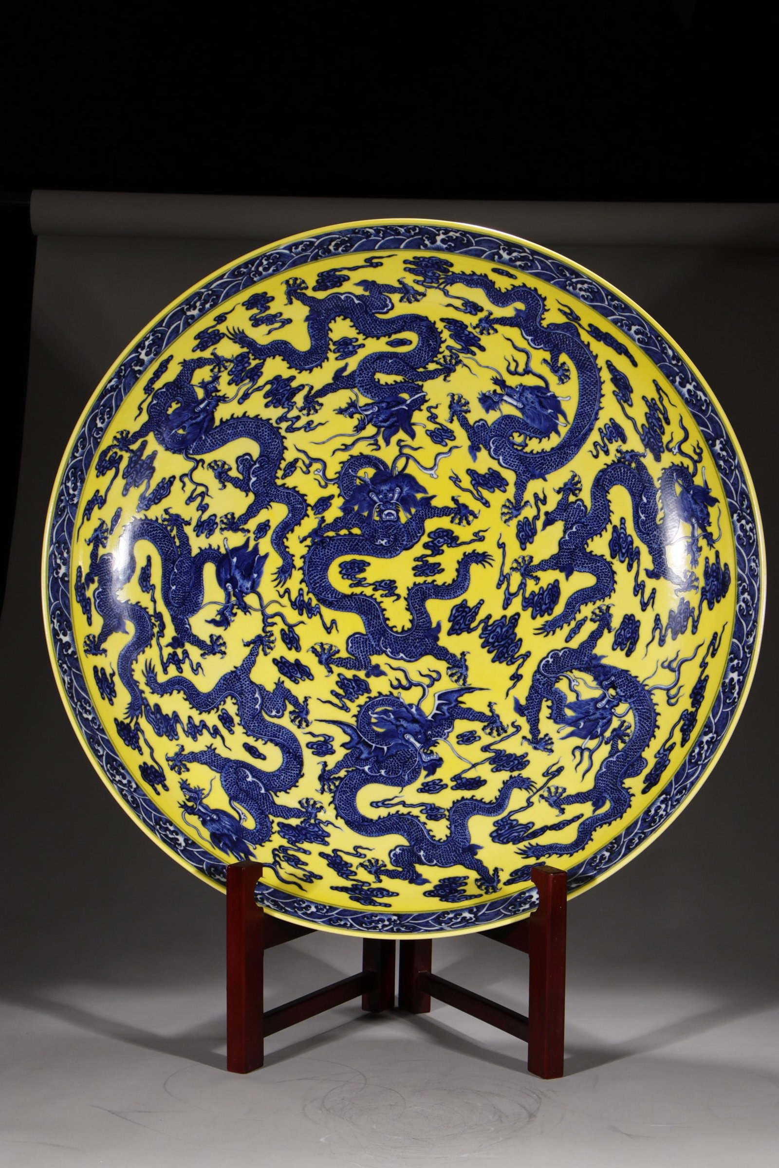 An Exquisite Yellow Ground Blue and White Auspicious Cloud and Dragon Pattern Plate (1 of 9)