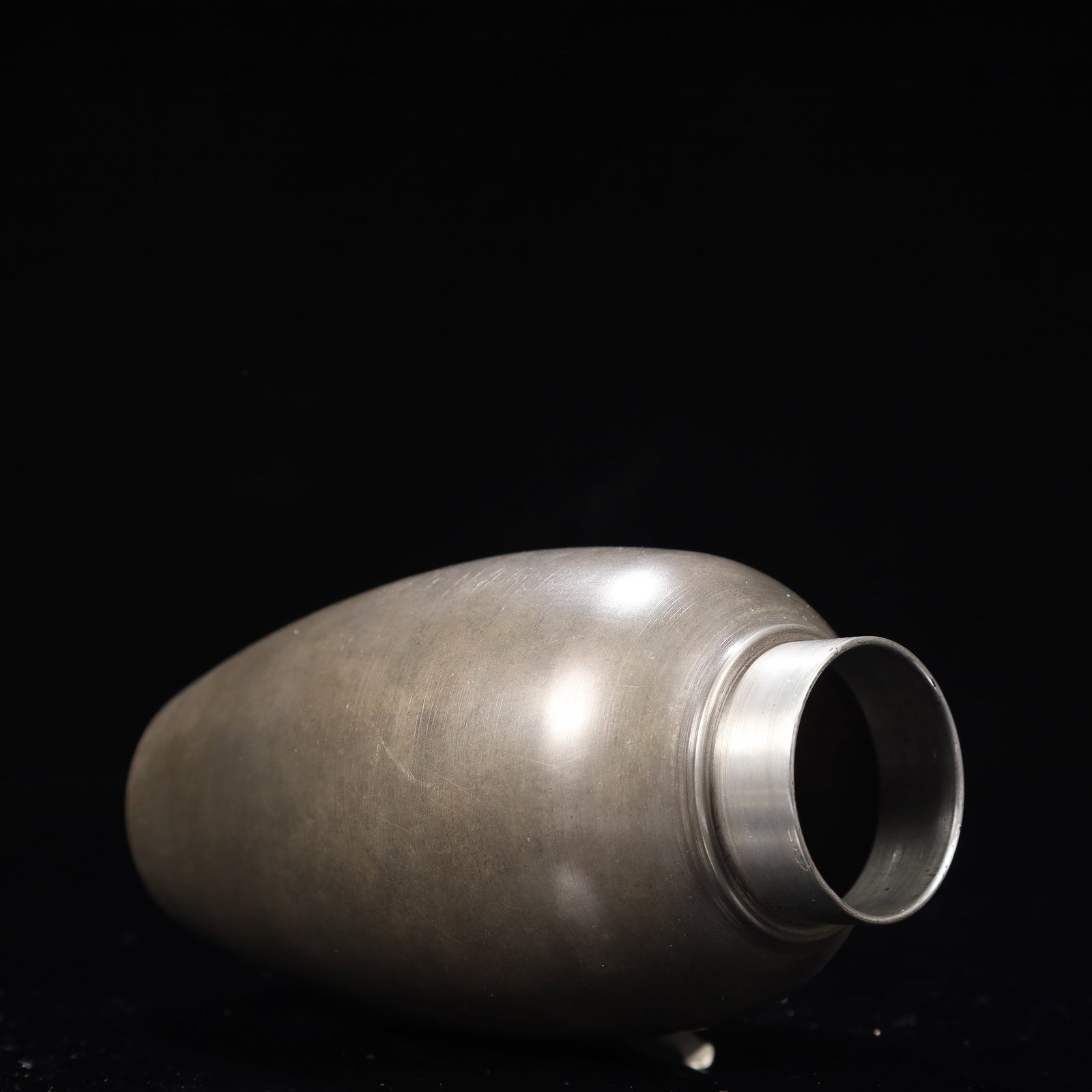 An Exquisite Tin Bottle - 7