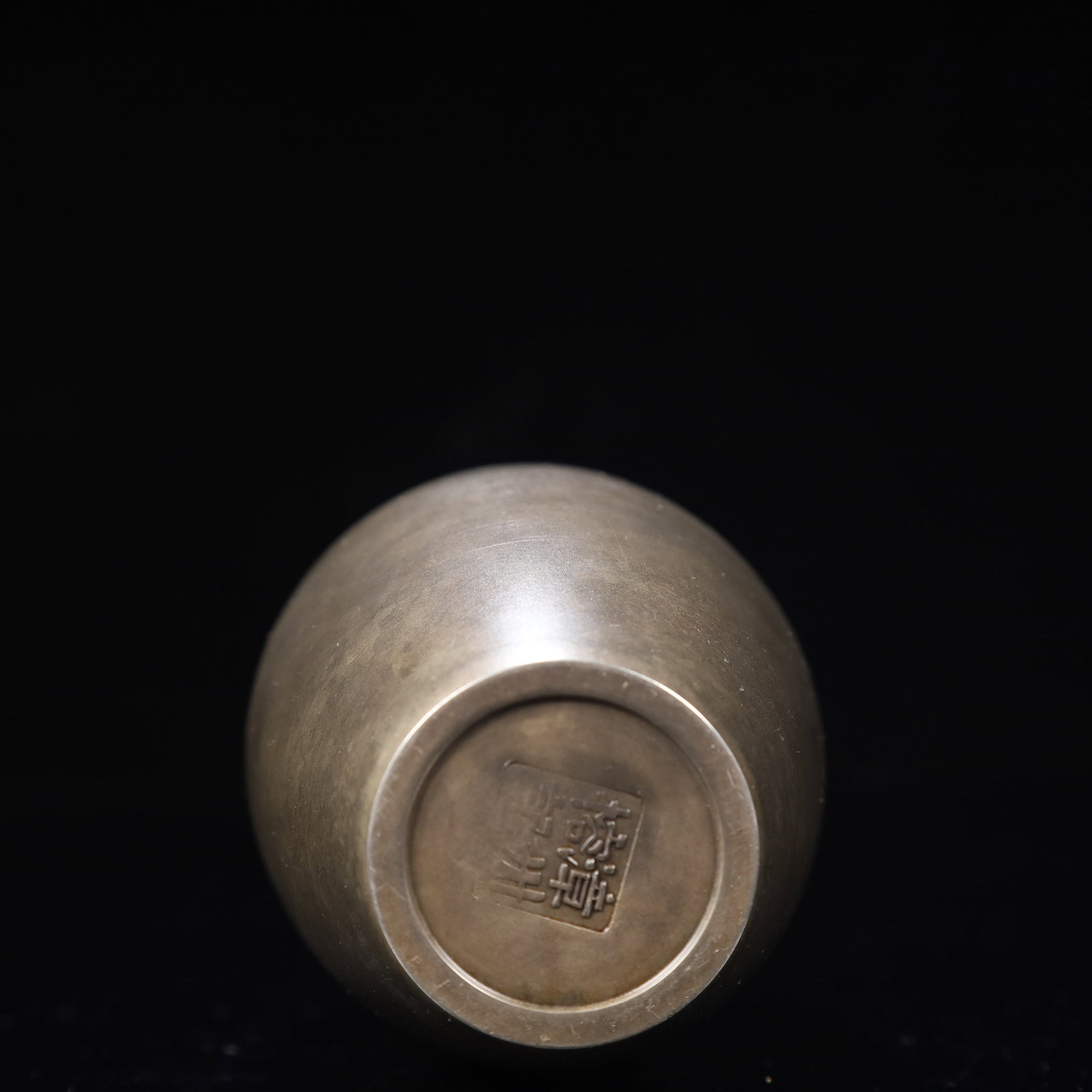 An Exquisite Tin Bottle - 8