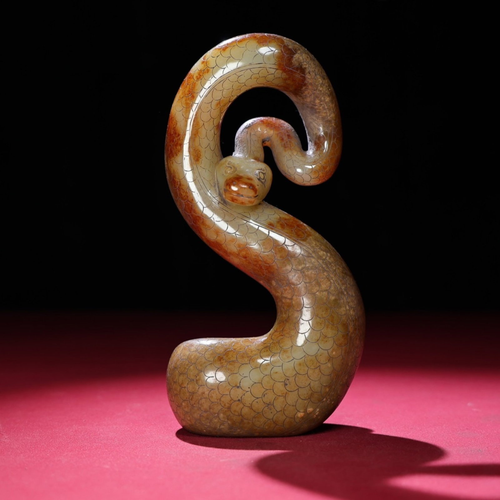 An Exquisite Archaic Jade Snake Ornament: An Exquisite Archaic Jade Snake Ornament,Ancient Time,China,Size:168mmx80mmx47mm,Weight:622g 高古玉蛇摆件,中国远古时期