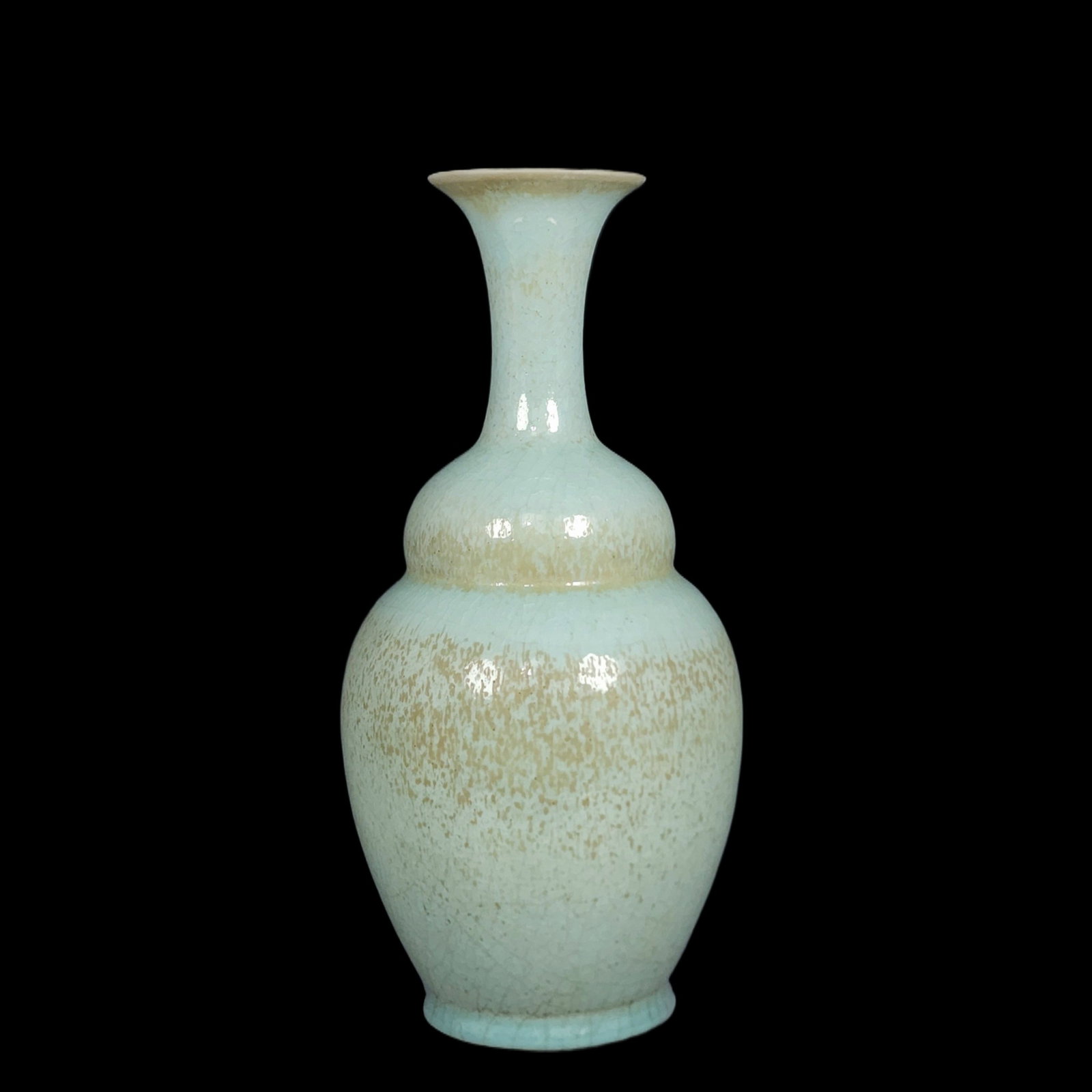 An Exquisite Ru yao Vase: An Exquisite Ru yao Vase,Song Dynasty,China,Size:10.9inx5.1in 汝窑瓶,中国宋代