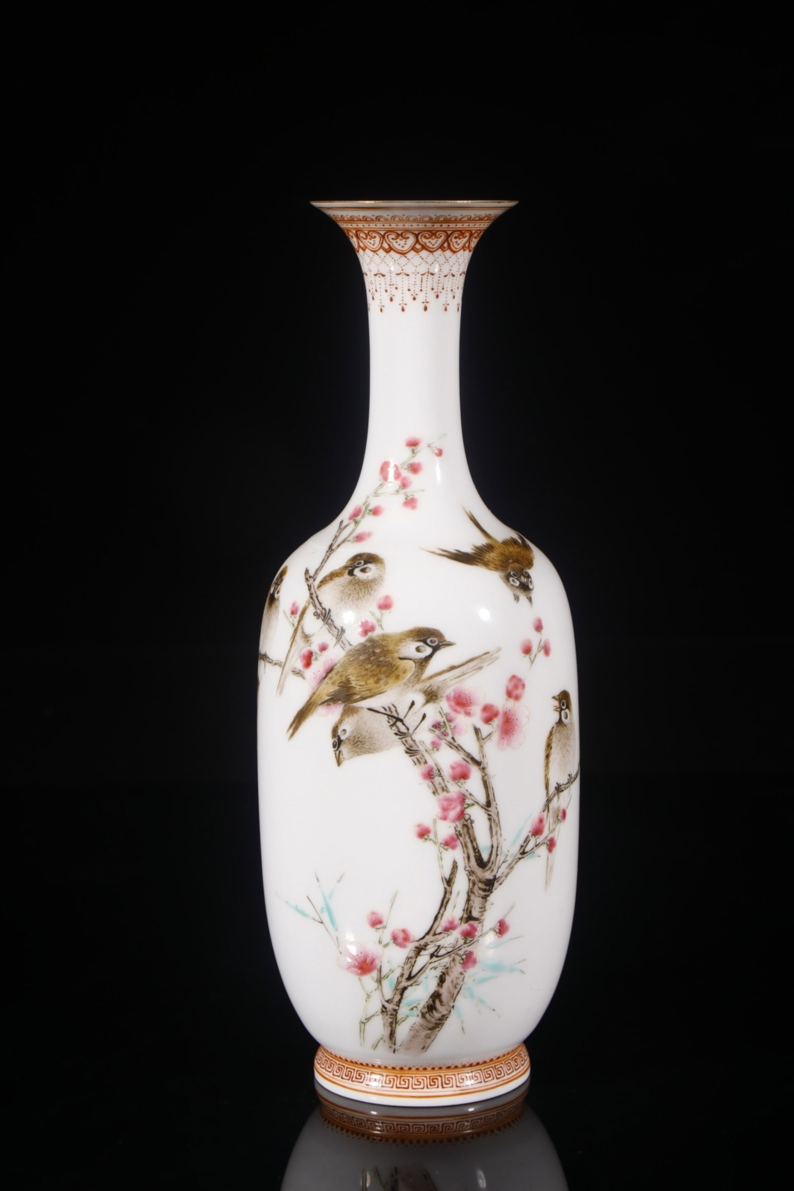 An Exquisite Famille-Rose Flower and Bird Pattern Vase: An Exquisite Famille-Rose Flower and Bird Pattern Vase,Modern Time of China,With Mark,Size:7.9inx2in 粉彩花鸟纹瓶,中国近现代,带&