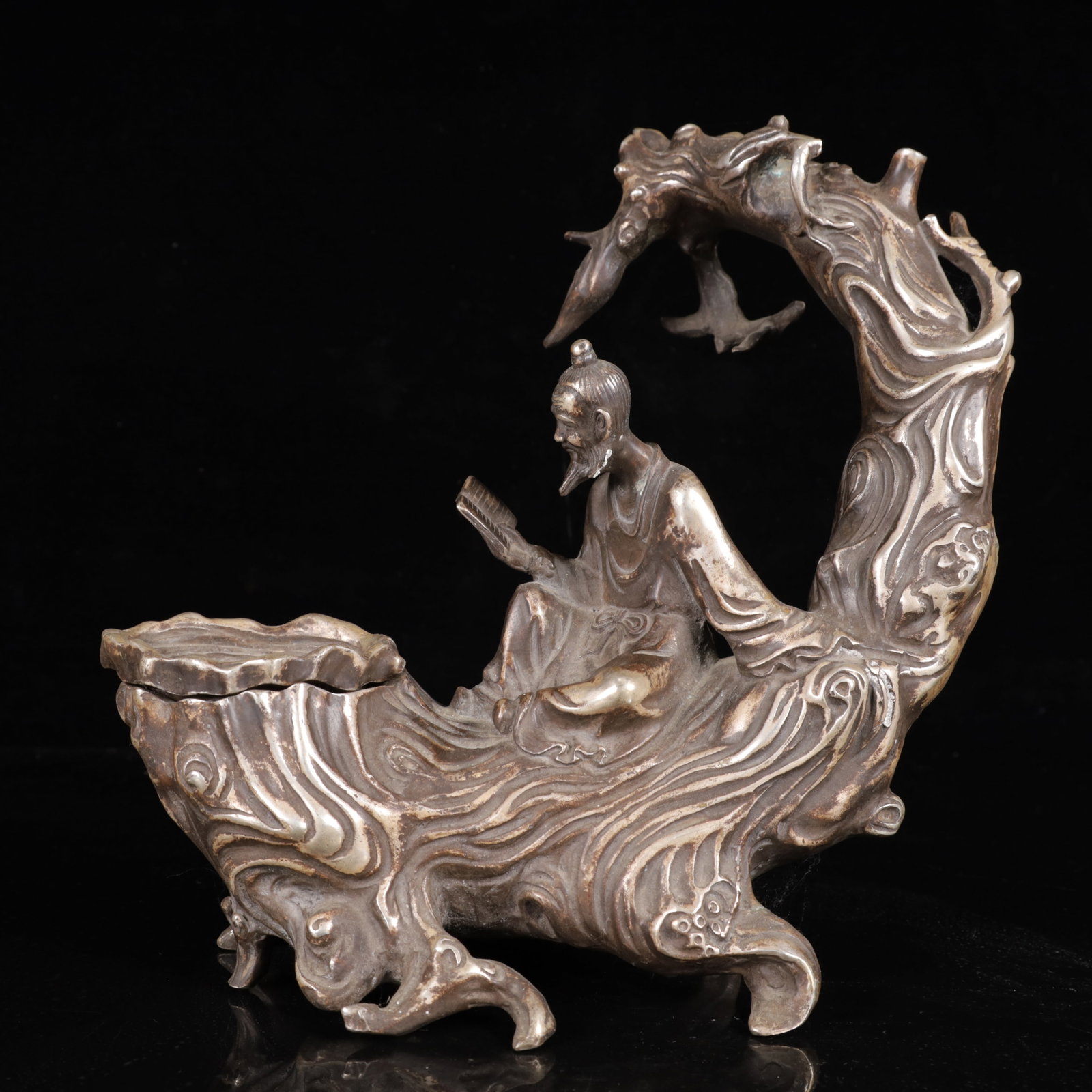 An Exquisite Silver-Plated Bronze Figure Ornament: An Exquisite Silver-Plated Bronze Figure Ornament,Qing Dynasty,China,Qianlong Four-Character Mark,Size:10.6inx4.3inx11.4in,Weight:2550g 铜镀银人物摆件,中