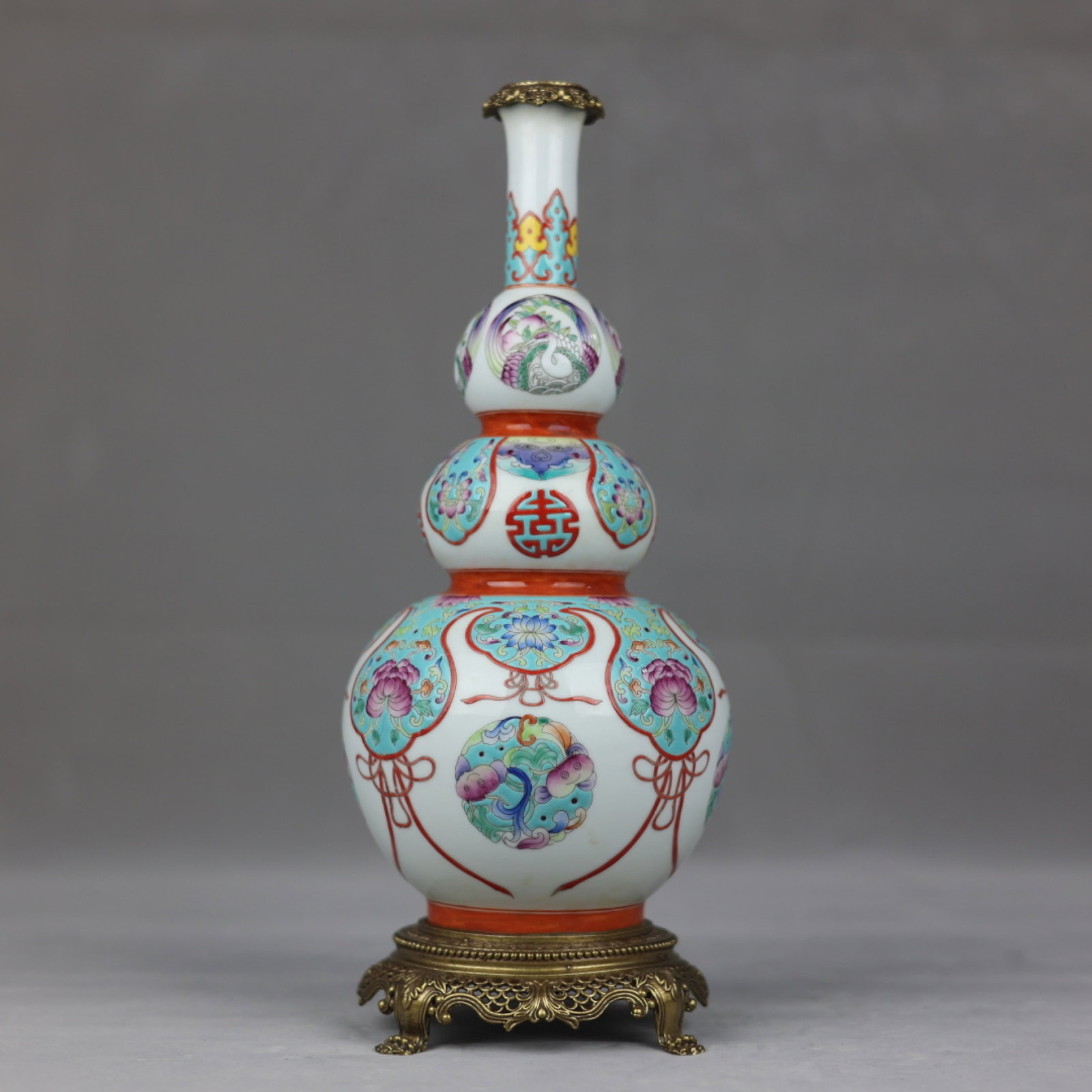 A Rare Famille-Rose Inlaid Bronze Hornwort Pattern Gourd-Shaped Vase: A Rare Famille-Rose Inlaid Bronze Hornwort Pattern Gourd-Shaped Vase,Qing Dynasty,China,Qianlong Six-Character Mark,Size:13inx5.1in 粉彩嵌铜鱼藻纹葫!