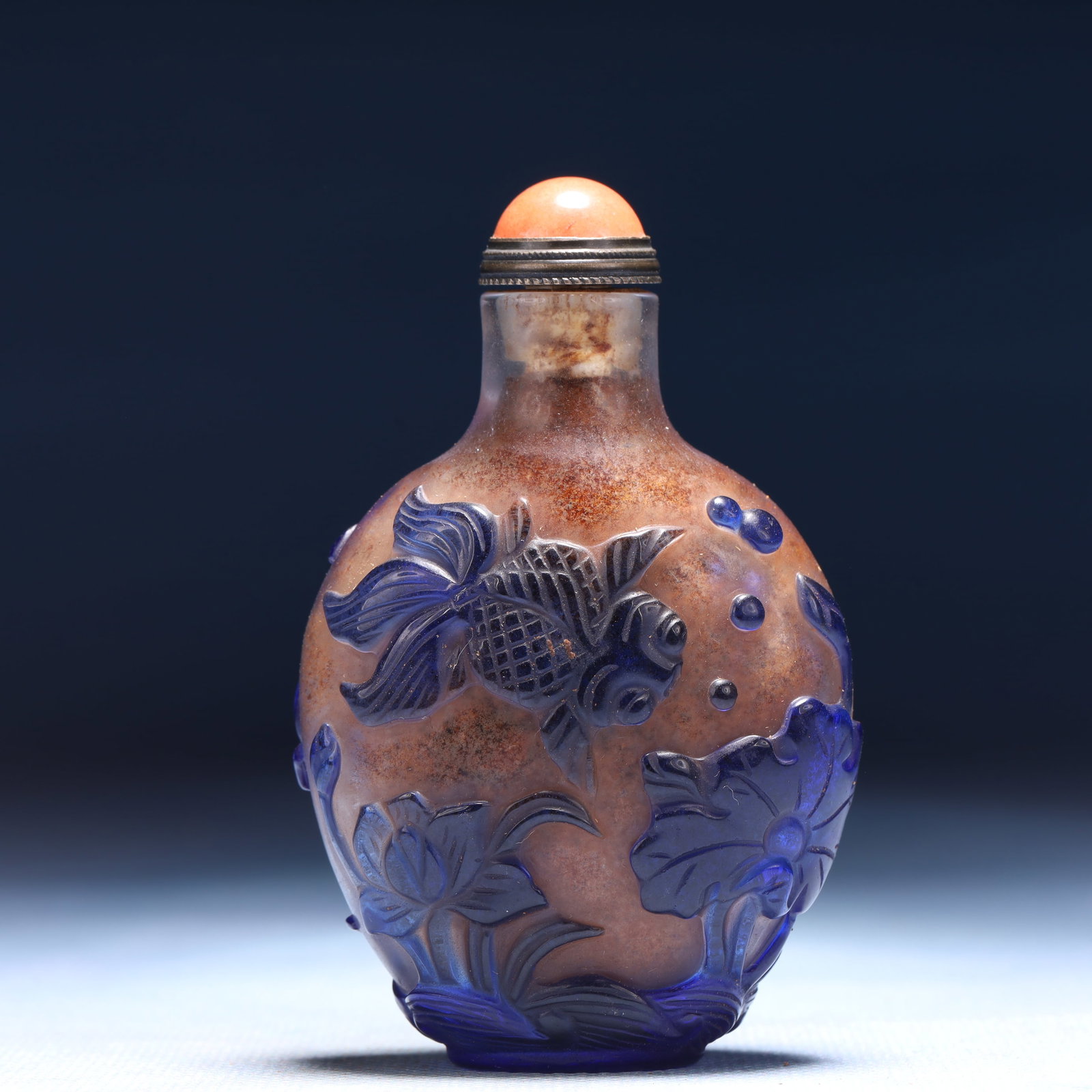 An Exquisite Glass Flower and Fish Pattern Snuff Bottle: An Exquisite Glass Flower and Fish Pattern Snuff Bottle,Qing Dynasty,China,Guangxu Four-character Mark,Size:2inx1.2inx3.1in,Weight:71g
