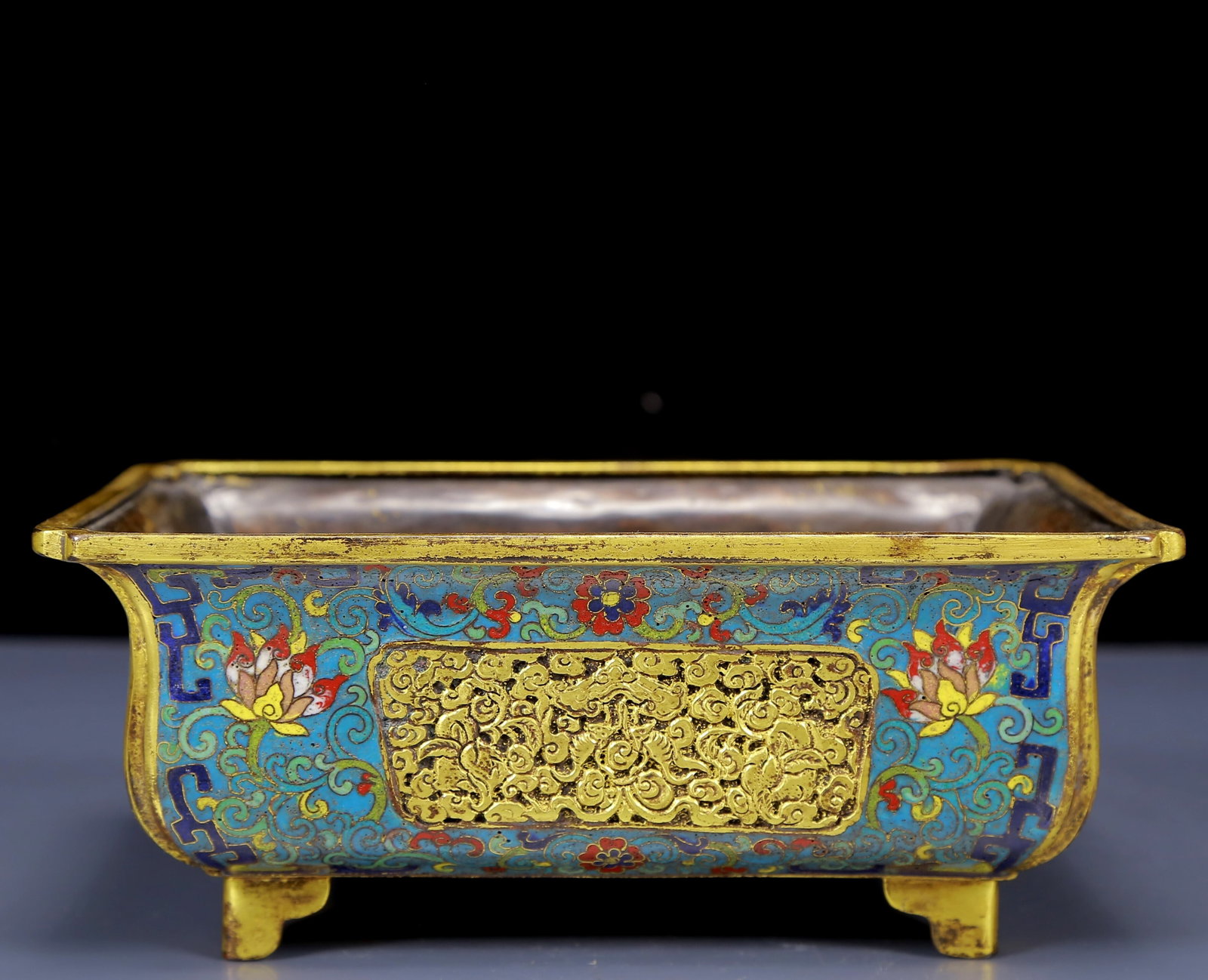 An Exquisite Cloisonne Lotus Pattern Censer: An Exquisite Cloisonne Lotus Pattern Censer,Qing Dynasty, China,Qianlong Four-character Mark,Size:9.4inx5.5inx3.3in,Weight:1025g 景泰蓝缠枝莲纹香炉