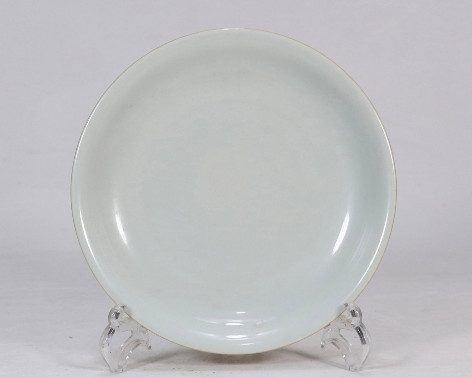 An Exquisite White Glazed Plate: An Exquisite White Glazed Plate,Ming Dynasty,China,Xuande Six-character Mark,Size:1.5inx8.2in 白釉盘,中国明代,宣德六字款