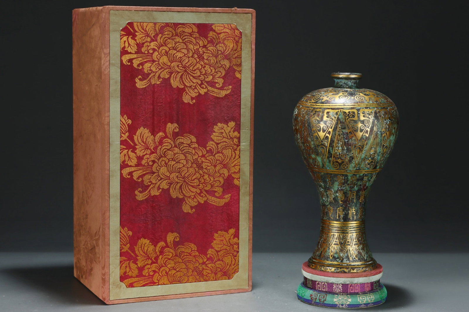 An Archaic Bronze Inlaid Gold Beast-Face Pattern Vase,With Inscription: An Archaic Bronze Inlaid Gold Beast-Face Pattern Vase,With Inscription,the Warring States period in China,Size:11.7inx6.3in