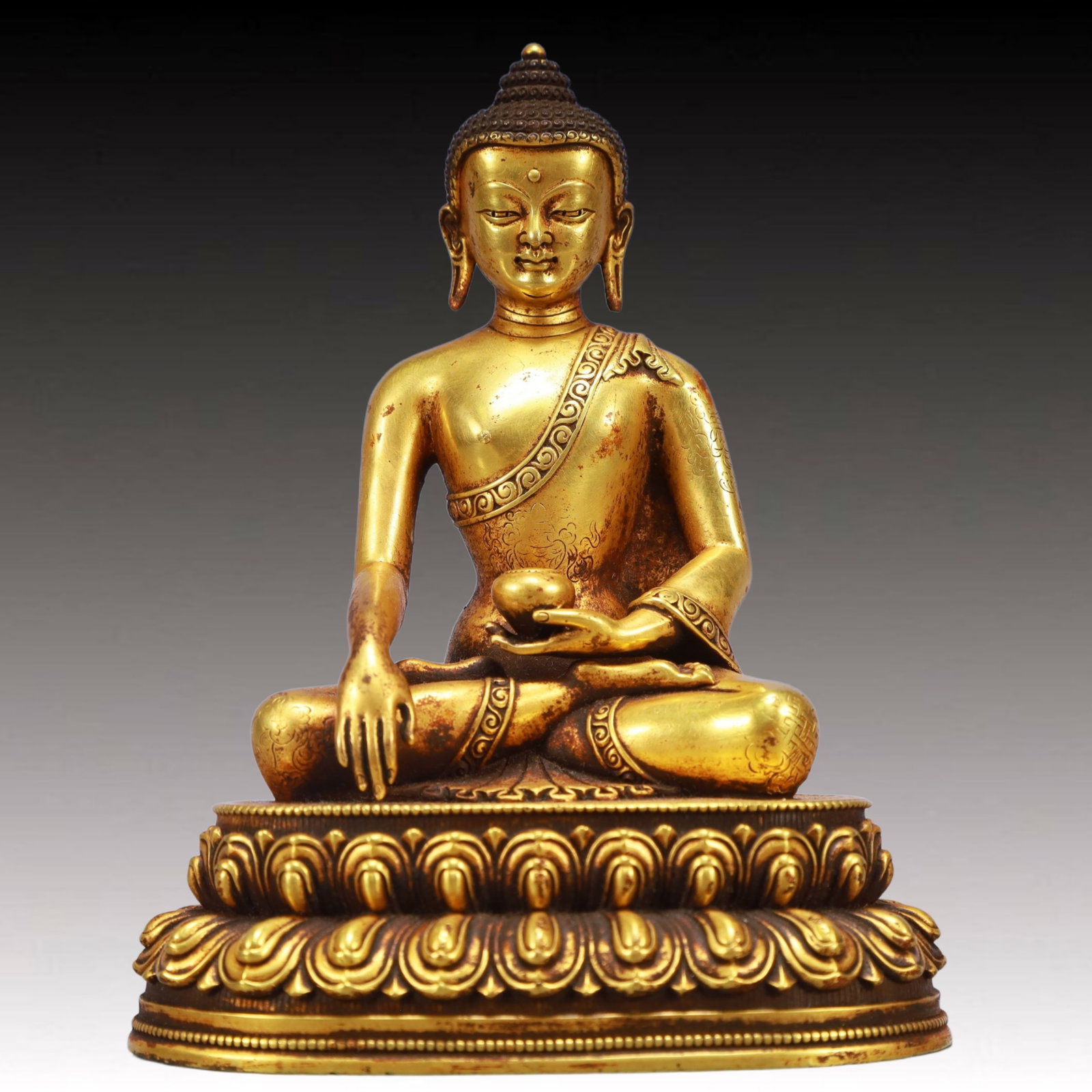 A Solemn Gilt Bronze Statue of Sakyamuni: A Solemn Gilt Bronze Statue of Sakyamuni,Ming Dynasty, China,Yongle Six-character Mark,Size:4.7inx3.5inx5.9in,Weight:1800g