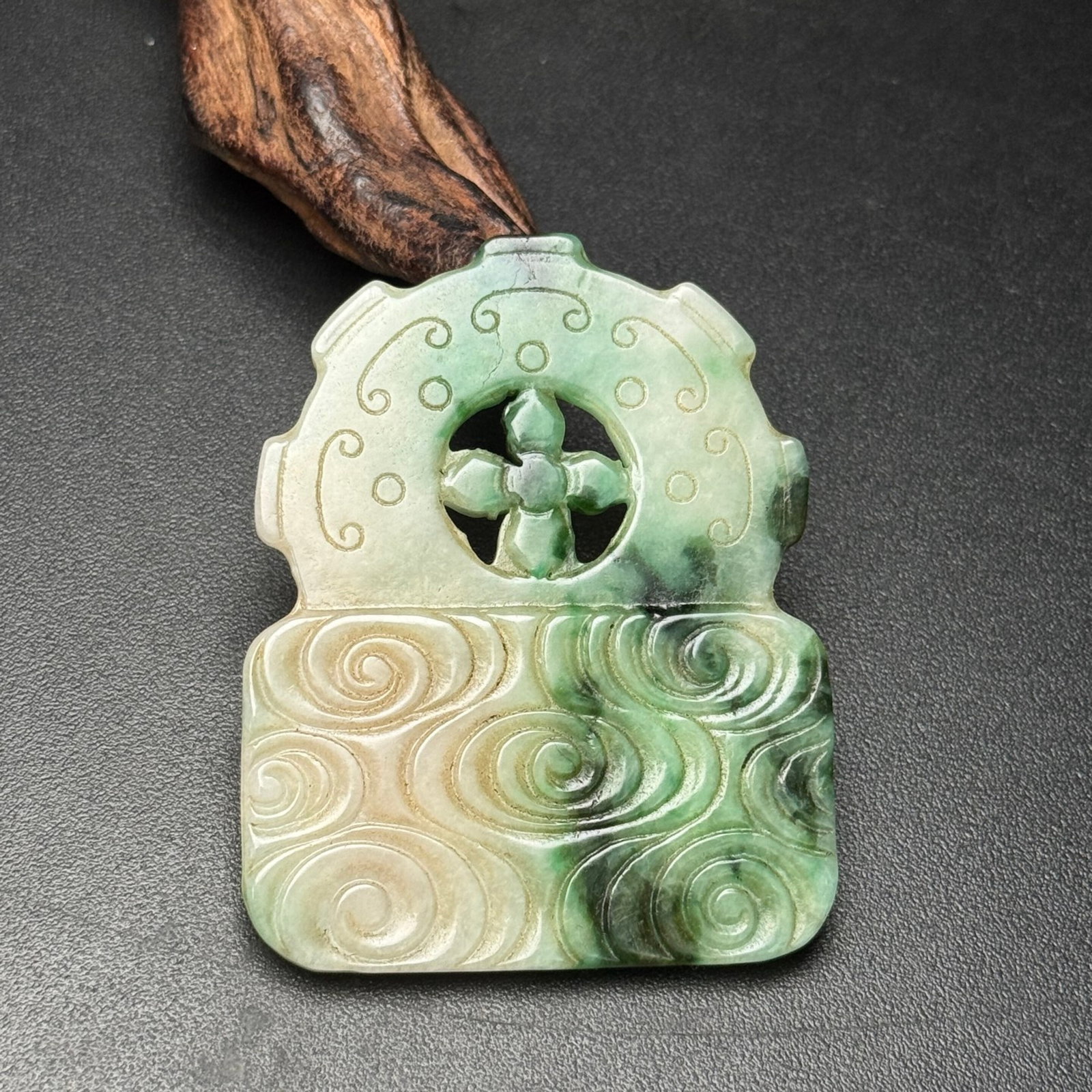 An Exquisite Jadeite Figure Pattern Ornament - 3