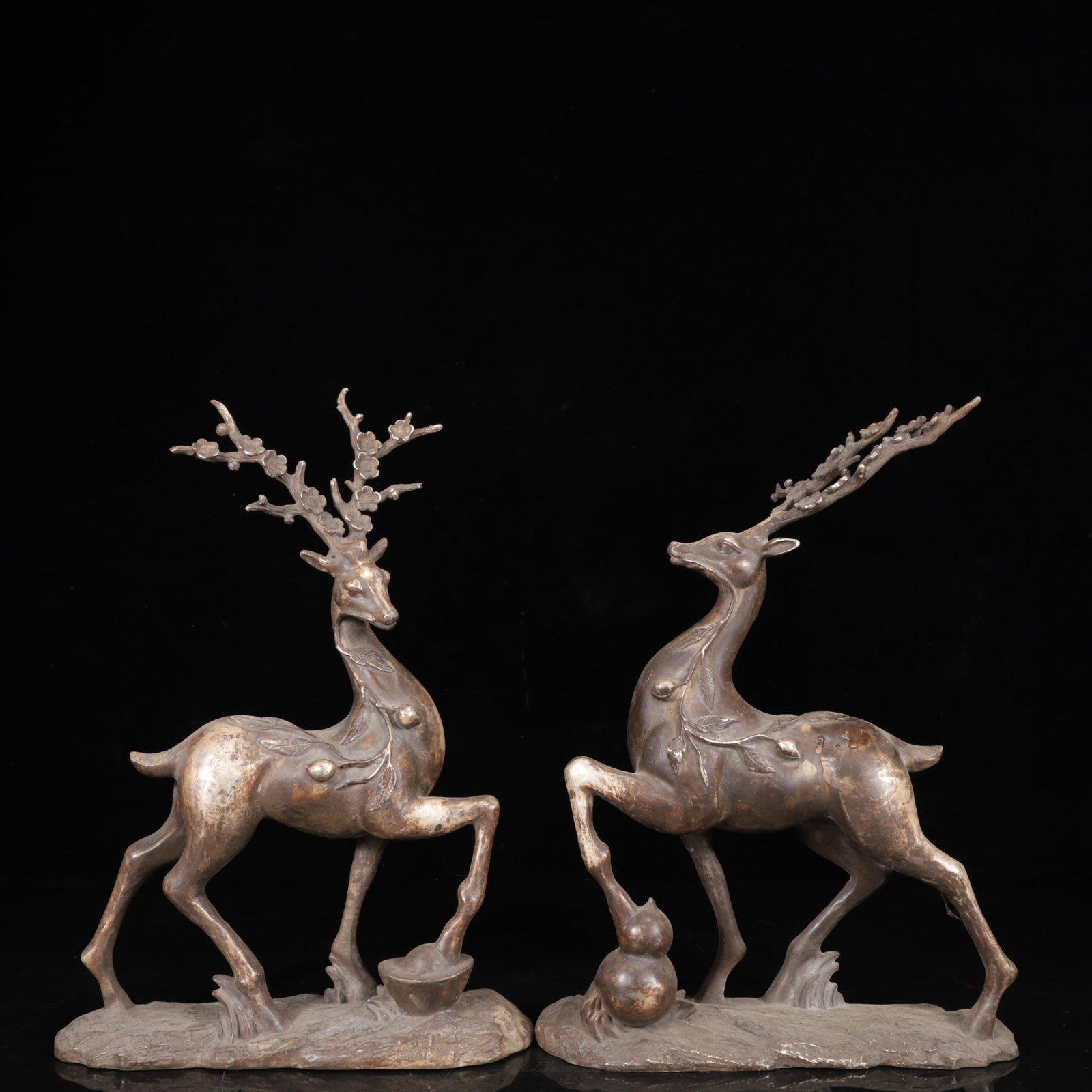 A Pair of Exquisite Silver-Plated Bronze Sika Deer Ornaments (1 of 15)
