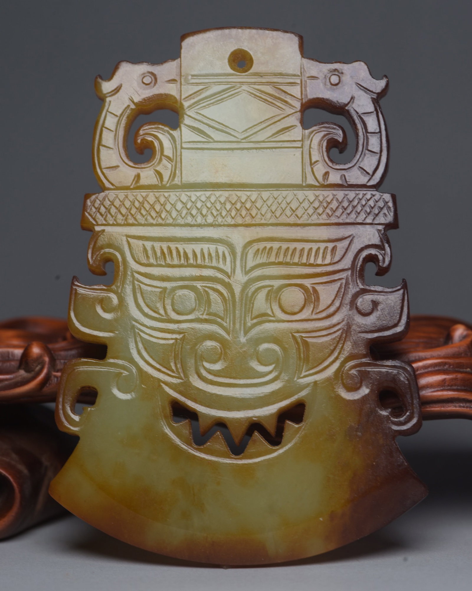 An Exquisite White Jade Beast-Face Pattern Pendant: An Exquisite White Jade Beast-Face Pattern Pendant,Qing Dynasty,China,Size:3.7inx2.6inx0.2in,Weight:76g 白玉兽面纹牌,中国清代