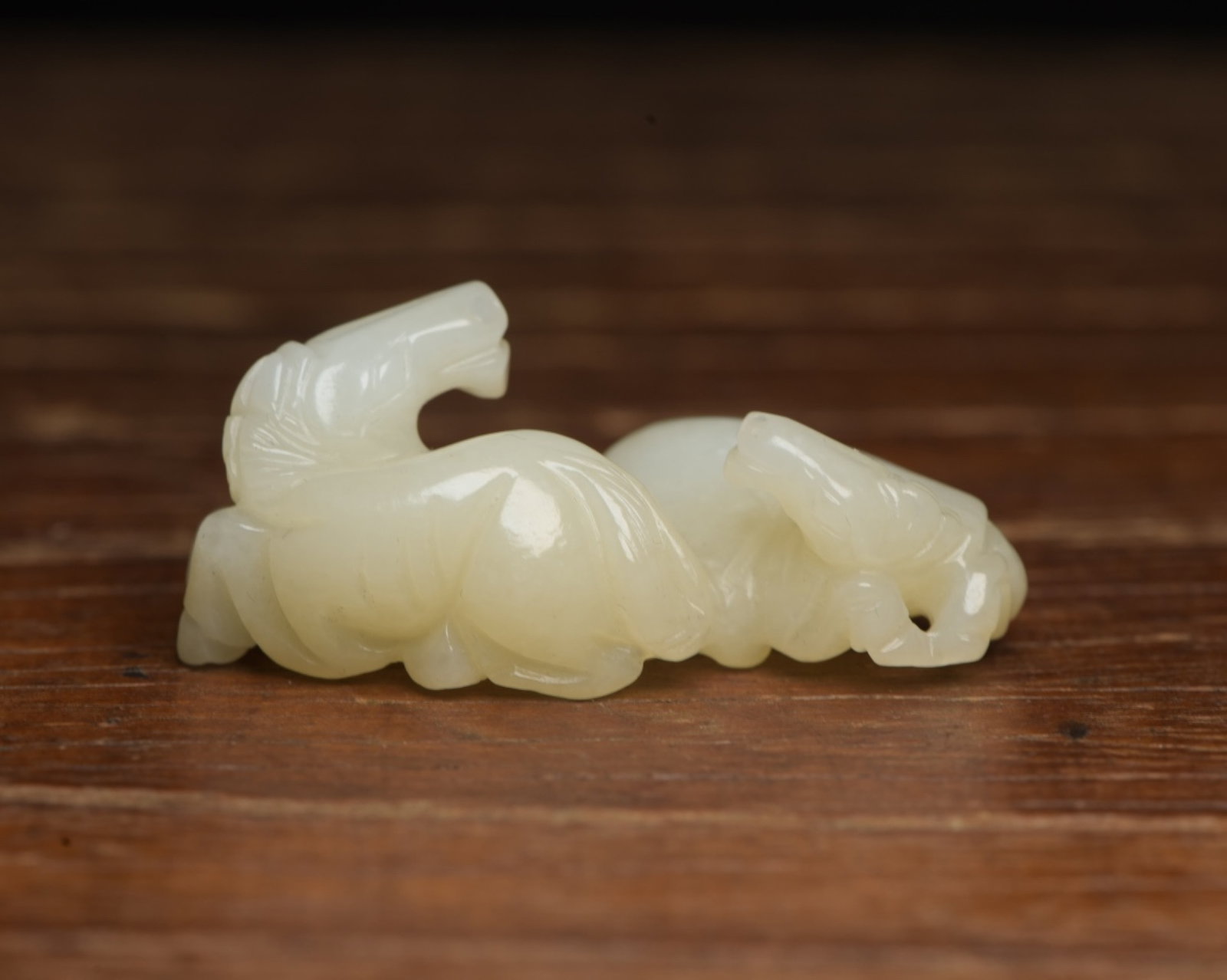 An Exquisite White Jade Horse Ornament: An Exquisite White Jade Horse Ornament,Qing Dynasty,China,Size:2.2inx1.1inx0.9in,Weight:29g 白玉骏马摆件,中国清代