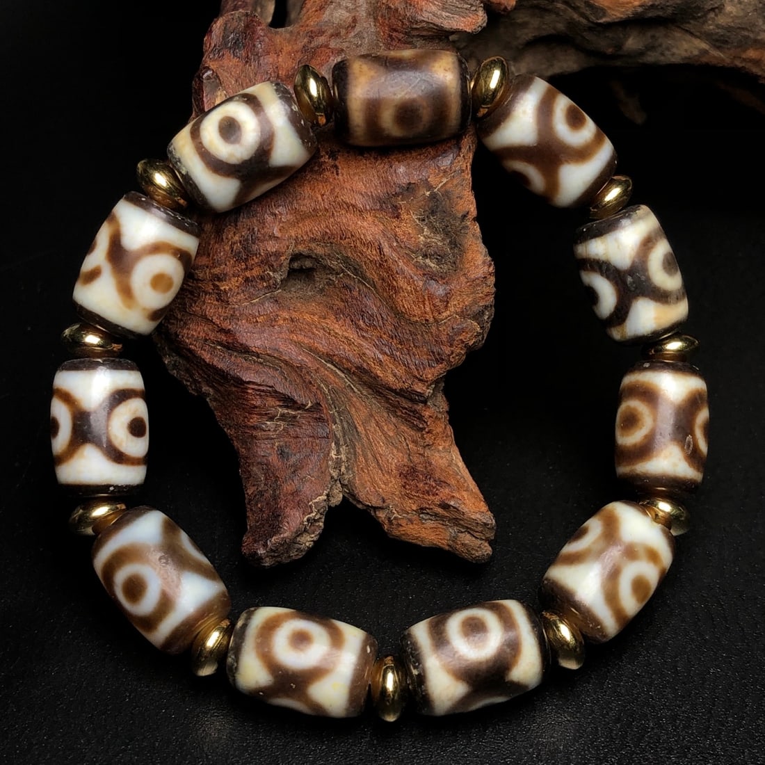 An Exquisite Dzi Bead Bracelet - 2