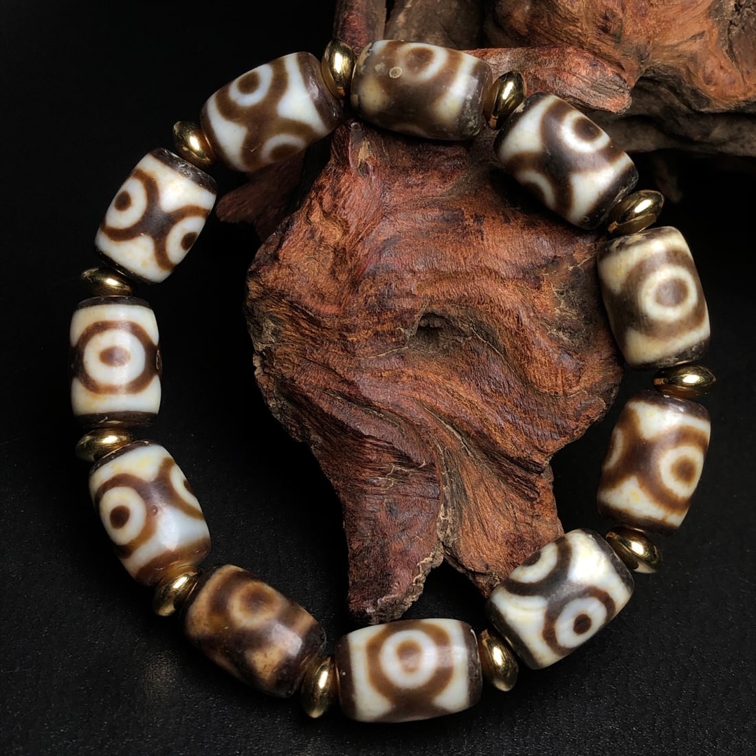 An Exquisite Dzi Bead Bracelet - 3