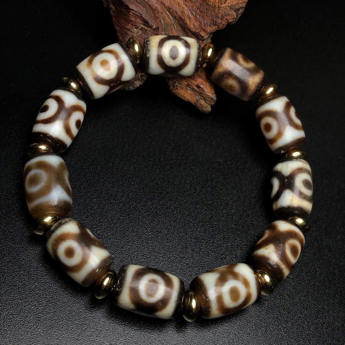 An Exquisite Dzi Bead Bracelet - 4