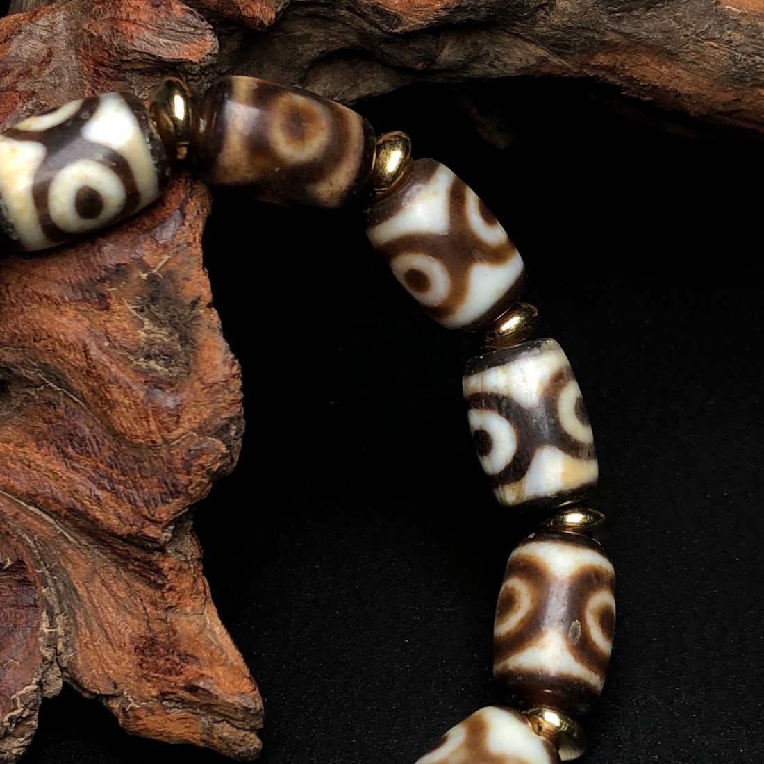 An Exquisite Dzi Bead Bracelet - 6