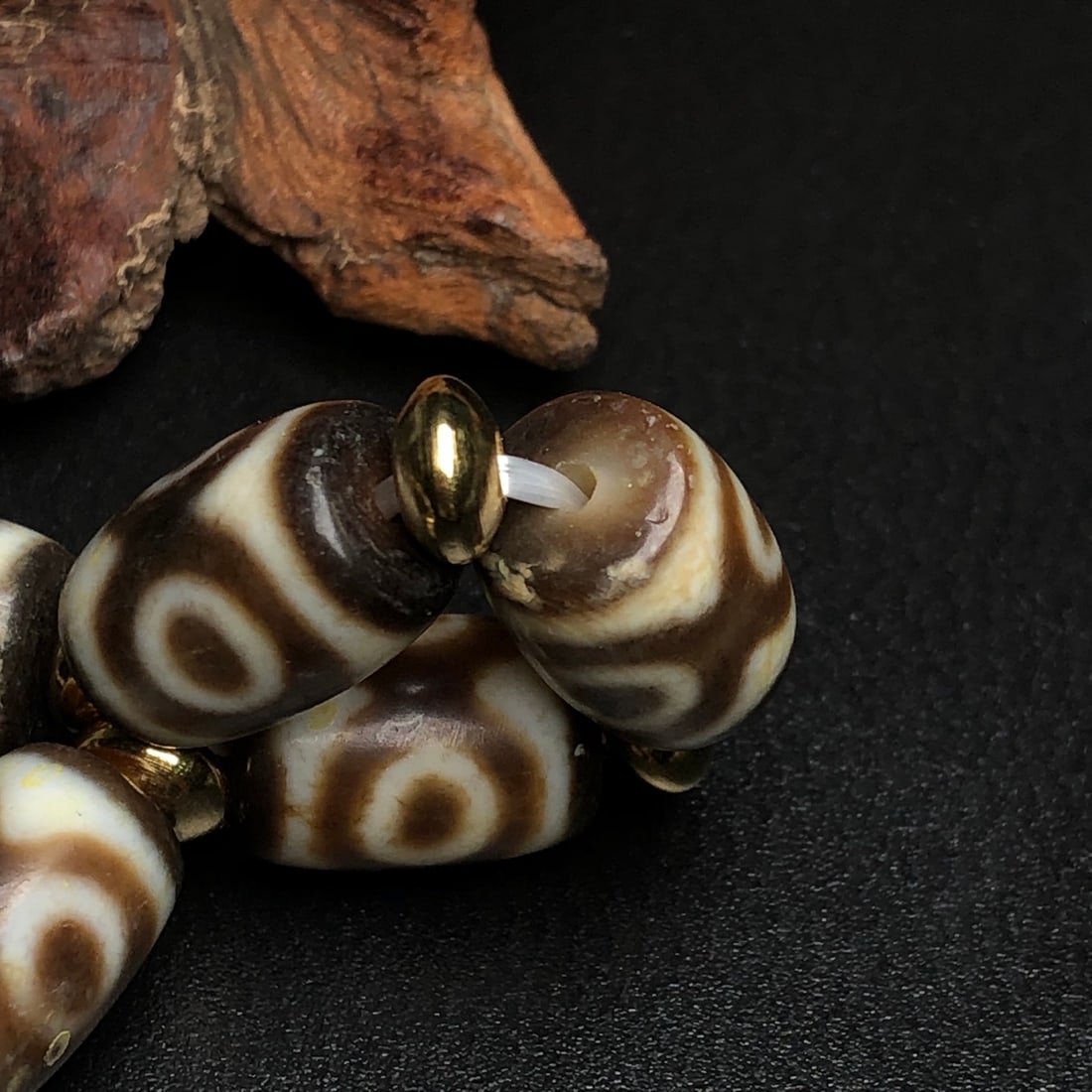 An Exquisite Dzi Bead Bracelet - 8