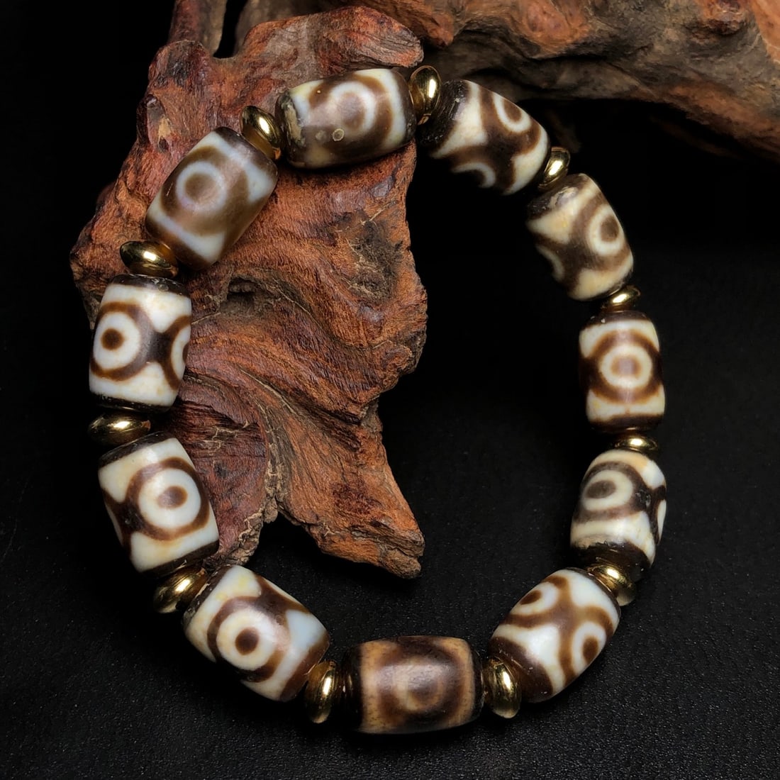 An Exquisite Dzi Bead Bracelet - 9