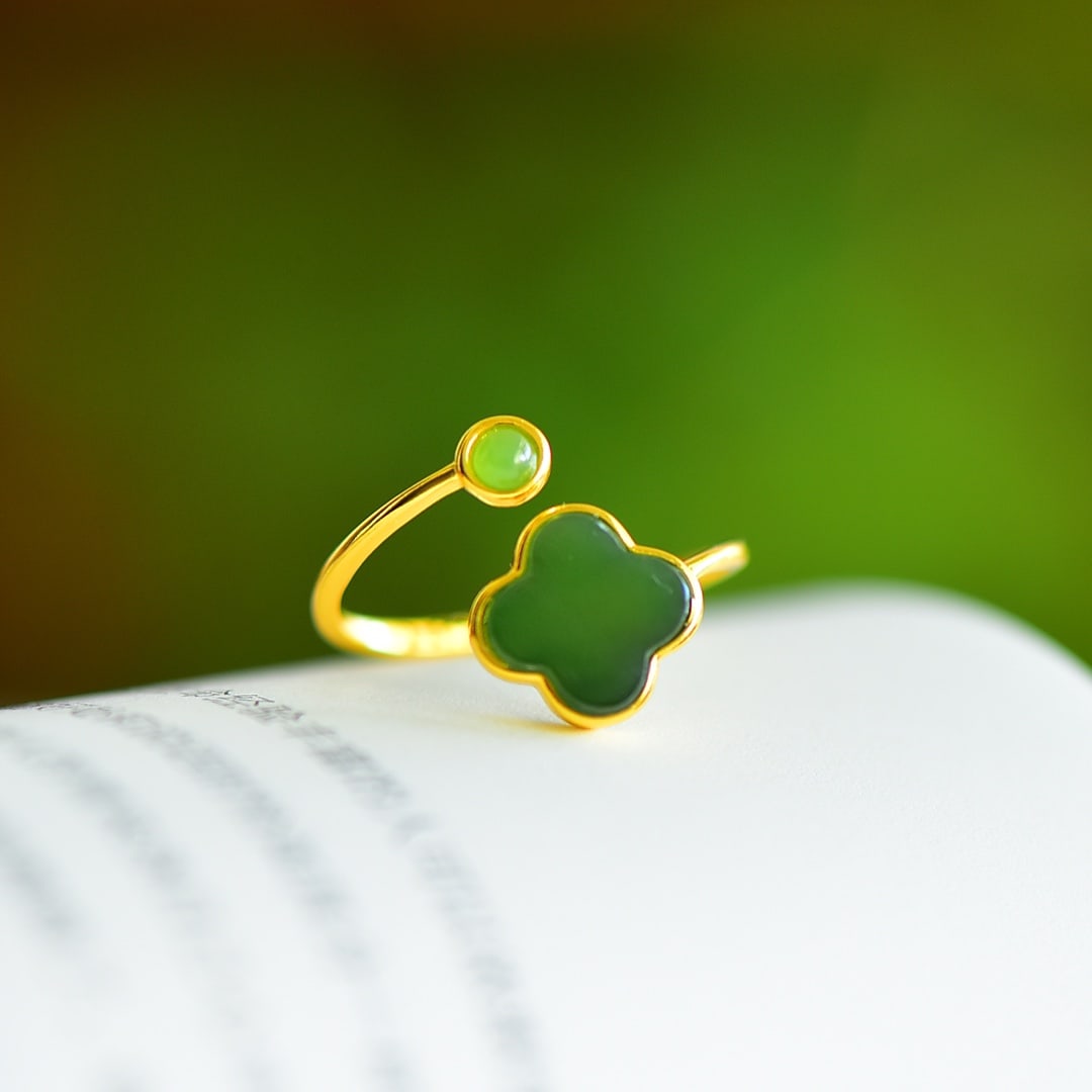 An Exquisite Sterling Silver-Gold Plated Inlaid Jasper Ring: An Exquisite Sterling Silver-Gold Plated Inlaid Jasper Ring,Size:10mmx10mm 纯银镀金镶碧玉戒指