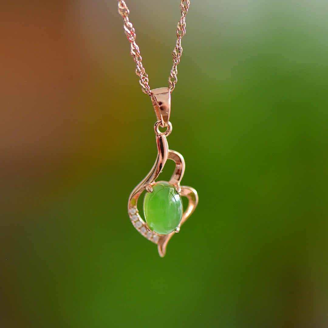 An Exquisite Sterling Silver-Gold Plated Inlaid Jasper Pendant,Inlaid Diamond: An Exquisite Sterling Silver-Gold Plated Inlaid Jasper Pendant,Inlaid Diamond,Size:6mmx8mm 纯银镀金镶碧玉项链,嵌钻石