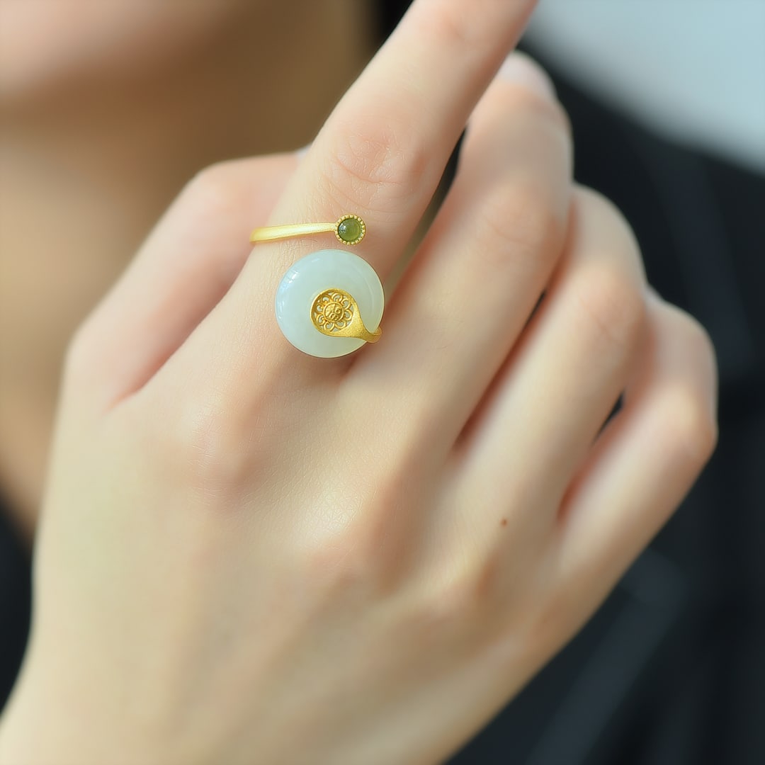 An Exquisite Sterling Silver-Gold Plated Inlaid White Jade Ring: An Exquisite Sterling Silver-Gold Plated Inlaid White Jade Ring 纯银镀金镶白玉戒指