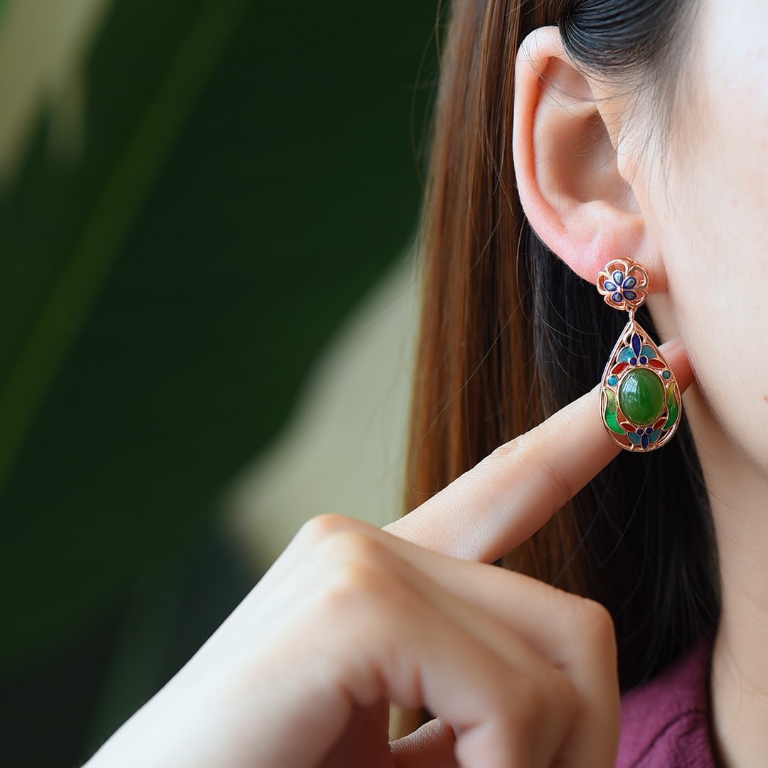 A Pair of Exquisite Sterling Silver-Gold Plated Inlaid Jasper Enamel Earrings: A Pair of Exquisite Sterling Silver-Gold Plated Inlaid Jasper Enamel Earrings,Size:8mmx10mm 一对纯银镀金镶碧玉珐琅耳环