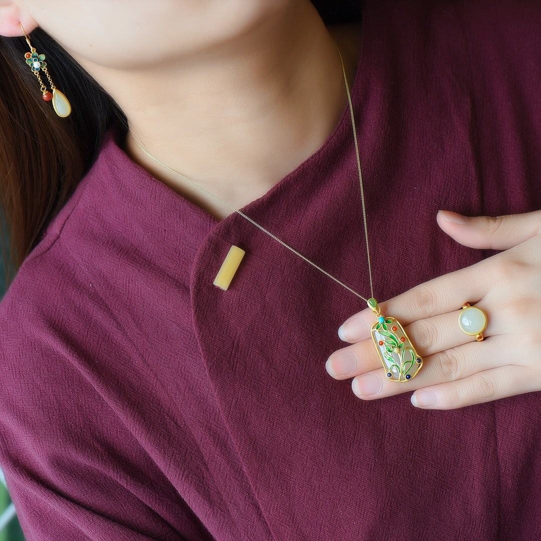 A Set of Fine Sterling Silver-Gold Plated Inlaid White Jade Jewelrys: A Set of Fine Sterling Silver-Gold Plated Inlaid White Jade Jewelrys,Size:(Ring)12mmx12mm,(Earrings)6mmx13mm,(Pendant)15mmx30mm 一套纯银镀金镶白玉