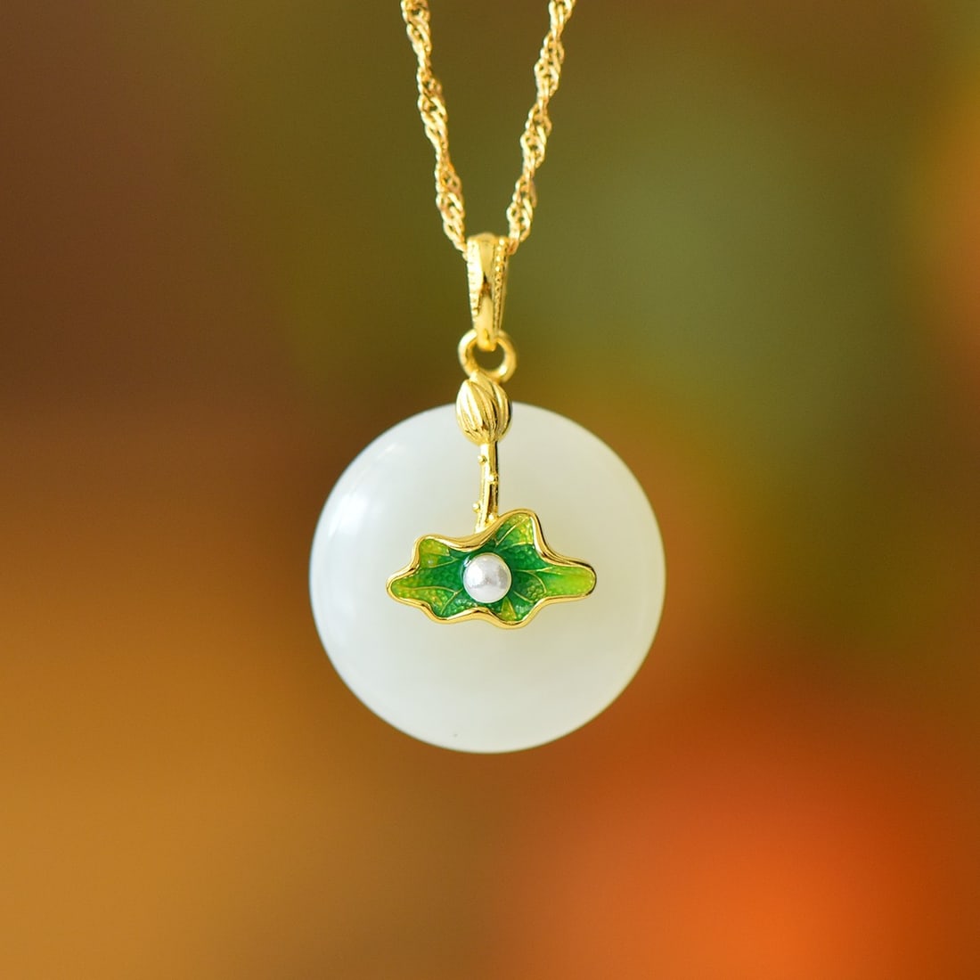 An Exquisite Sterling Silver-Gold Plated Inlaid White Jade Pendant,Inlaid Pearls: An Exquisite Sterling Silver-Gold Plated Inlaid White Jade Pendant,Inlaid Pearls,Size:18mmx18mm 纯银镀金镶白玉吊坠,嵌珍珠