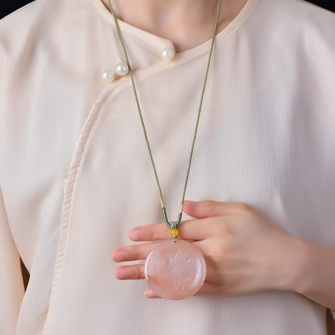 An Exquisite Red Jade Flower Pattern Pendant: An Exquisite Red Jade Flower Pattern Pendant,Size:52mmx52mm 红玉花卉纹挂件