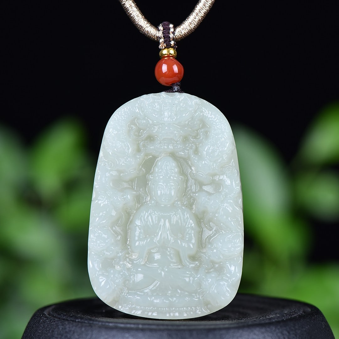 An Exquisite White Jade Statue of Avalokitesvara Pendant: An Exquisite White Jade Statue of Avalokitesvara Pendant,Size:33mmx49mm 白玉观音像挂件