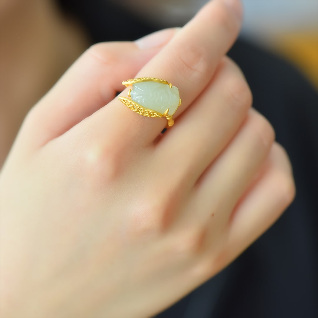 An Exquisite Sterling Silver-Gold Plated Inlaid White Jade Ring: An Exquisite Sterling Silver-Gold Plated Inlaid White Jade Ring,Size:10mmx15mm 纯银镀金镶白玉戒指
