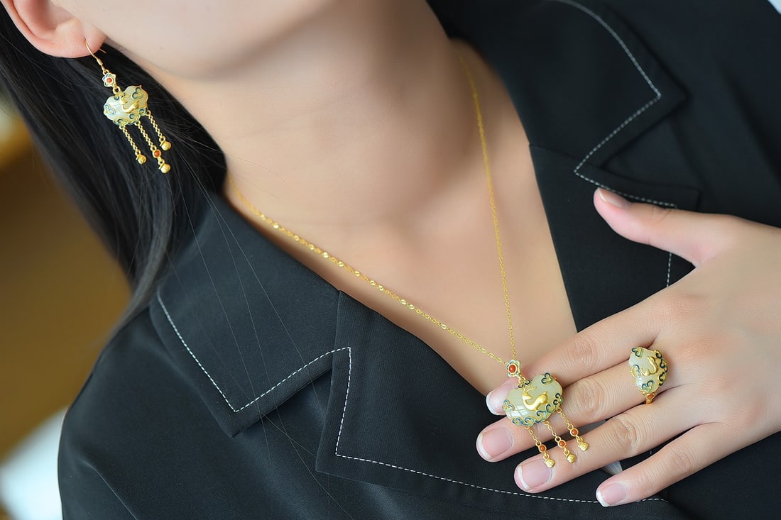 A Set of Fine Sterling Silver-Gold Plated Inlaid White Jade Enamel Jewelrys: A Set of Fine Sterling Silver-Gold Plated Inlaid White Jade Enamel Jewelrys 一套纯银镀金镶白玉珐琅首饰