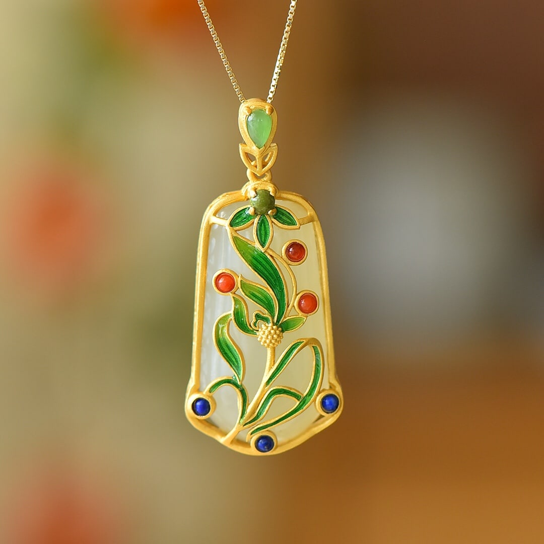 An Exquisite Sterling Silver-Gold Plated Inlaid White Jade Enamel Pendant: An Exquisite Sterling Silver-Gold Plated Inlaid White Jade Enamel Pendant,Size:15mmx30mm 纯银镀金镶白玉珐琅吊坠